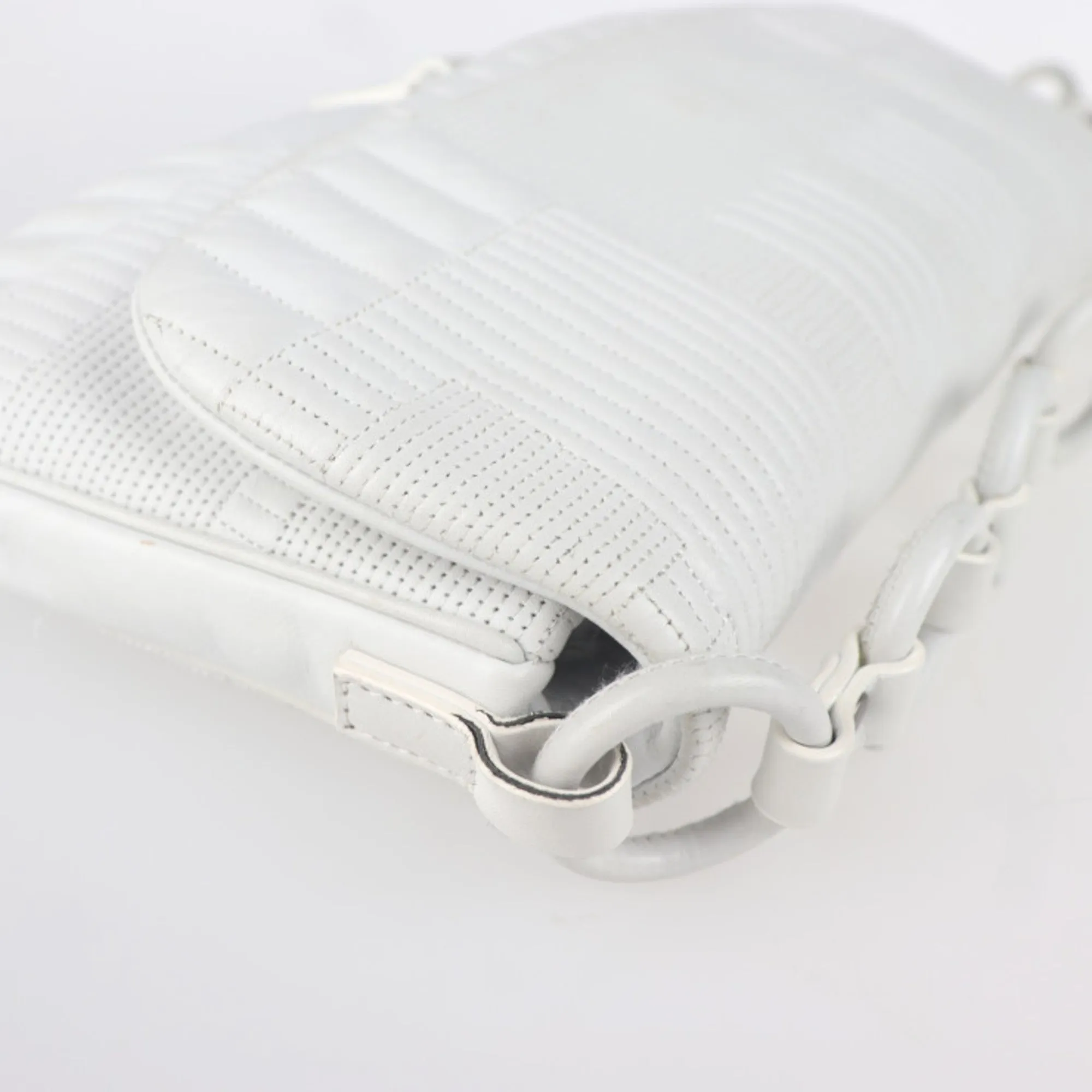 Bally Leather Shoulder Bag (Pre-Owned)