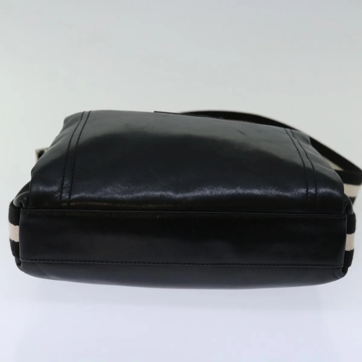 Bally --  Leather Shoulder Bag (Pre-Owned)