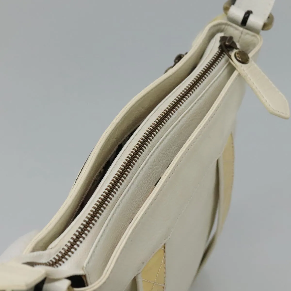 Burberry - Leather Shoulder Bag (Pre-Owned)