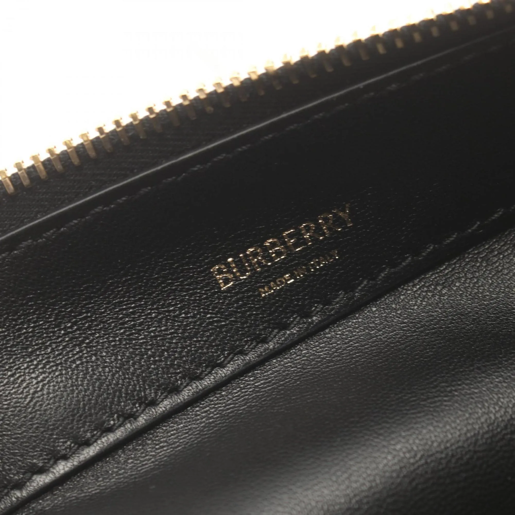 Burberry  Leather Shoulder Bag (Pre-Owned)