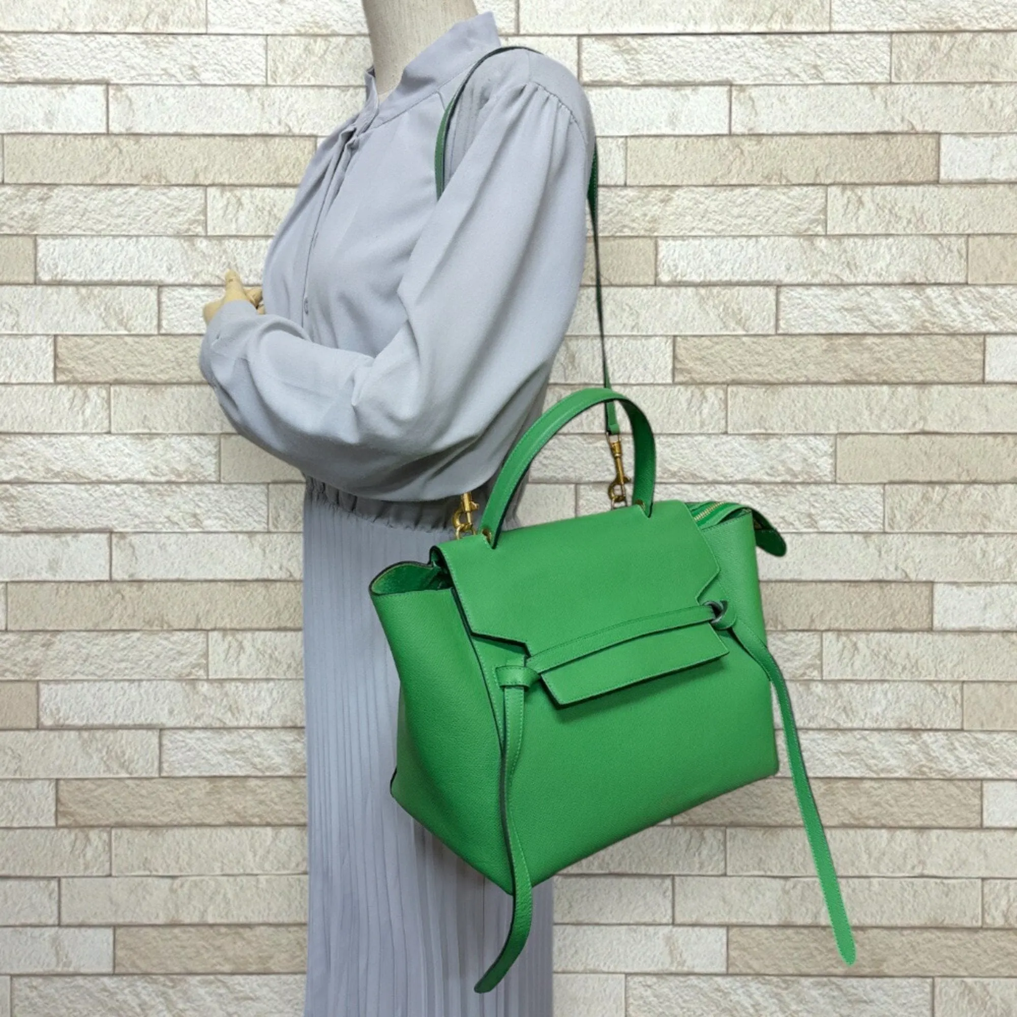 Celine Leather Shoulder Bag (Pre-Owned)