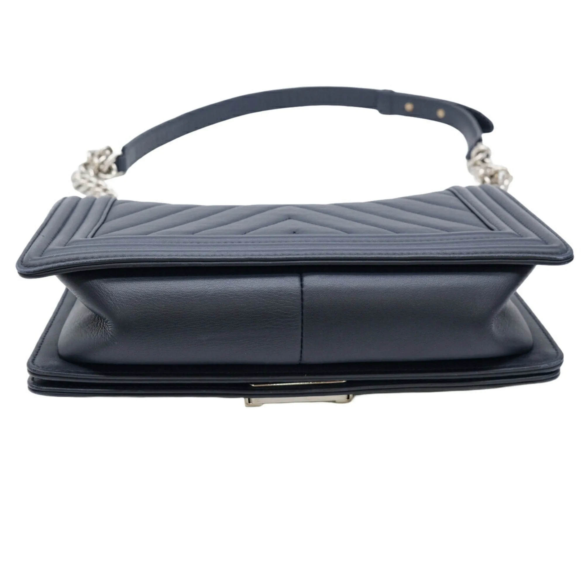 Chanel Boy Leather Shoulder Bag (Pre-Owned)