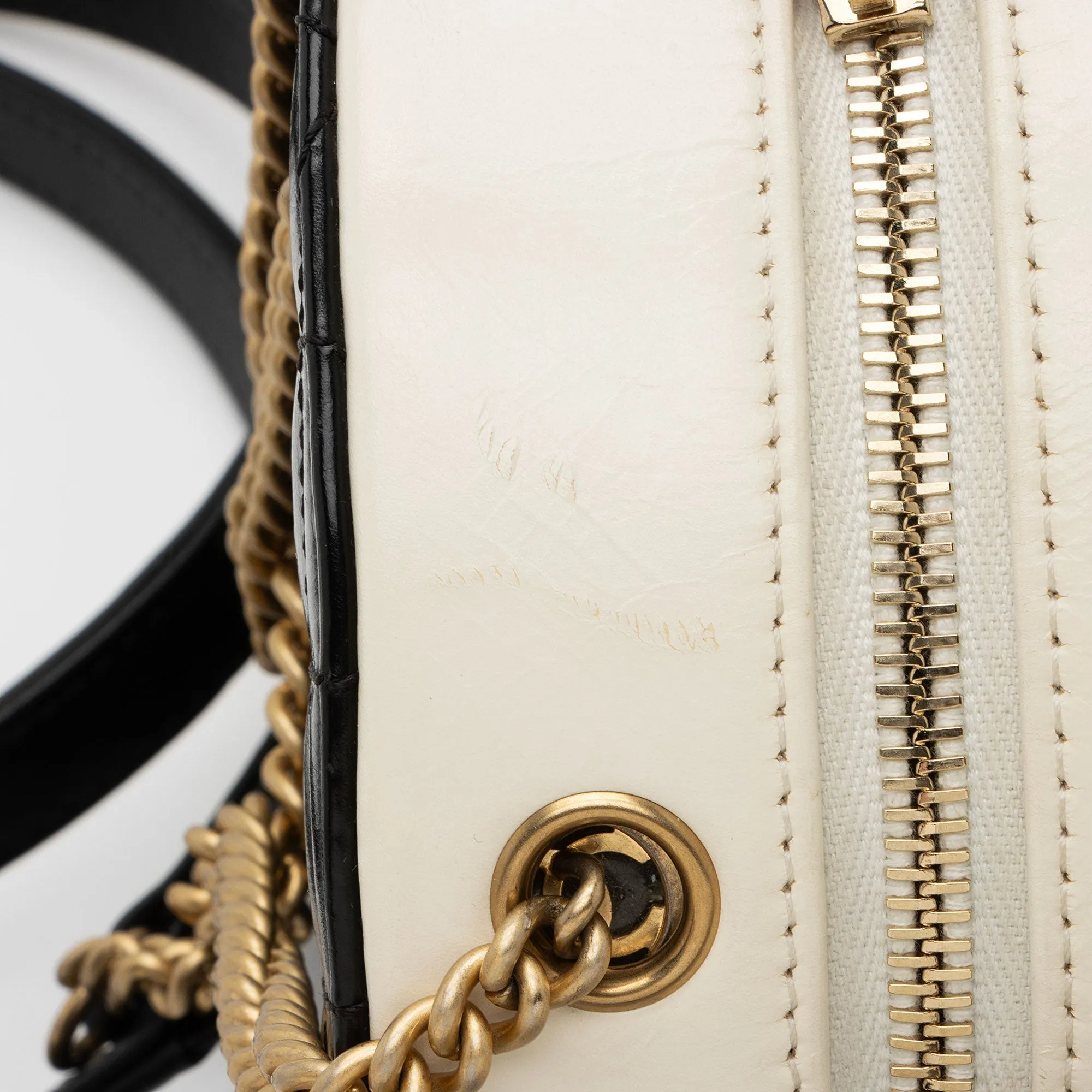 Chanel Crumpled Calfskin En Vogue Round Shoulder Bag (SHF-JKAuQO)