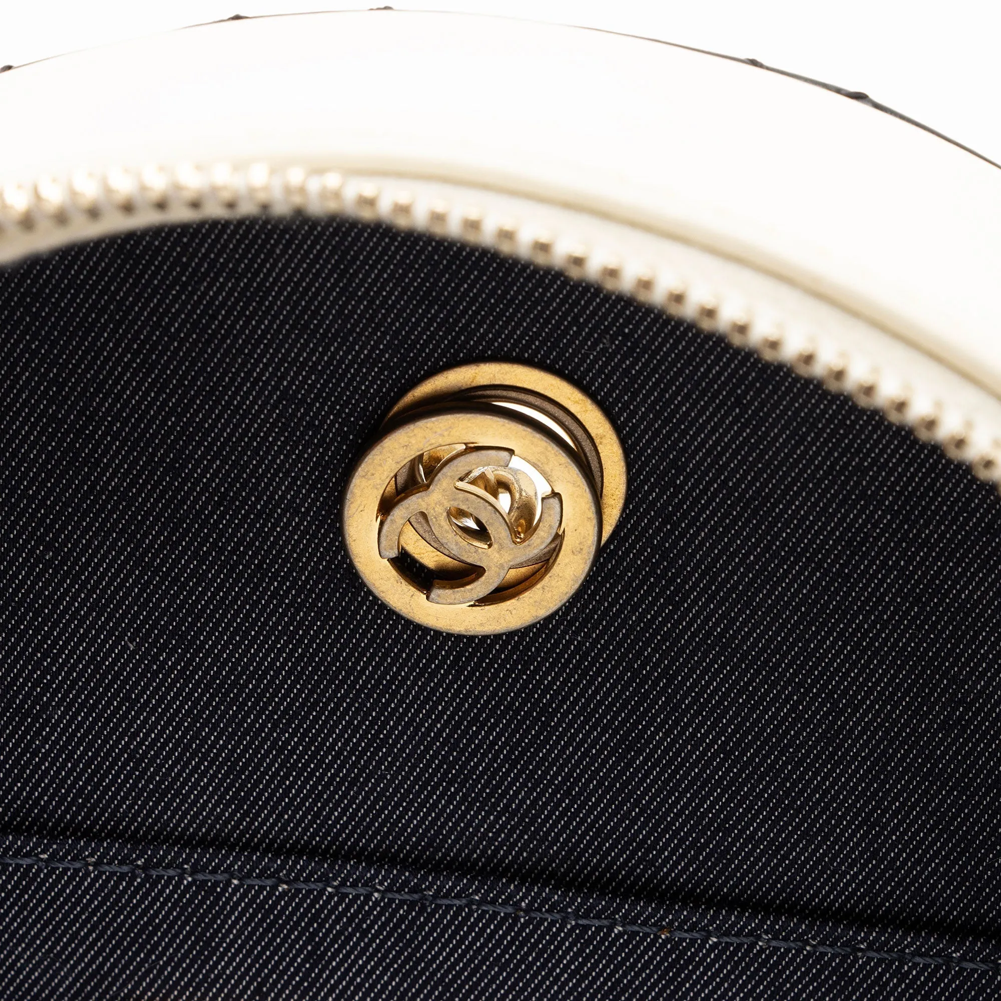 Chanel Crumpled Calfskin En Vogue Round Shoulder Bag (SHF-JKAuQO)
