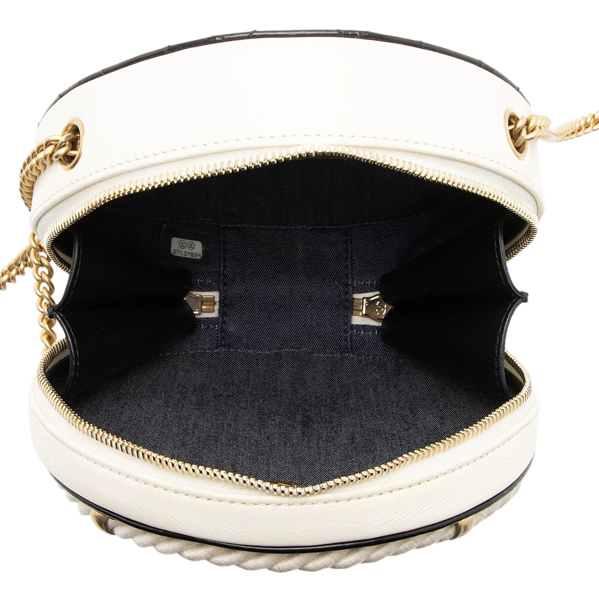 Chanel Crumpled Calfskin En Vogue Round Shoulder Bag (SHF-JKAuQO)