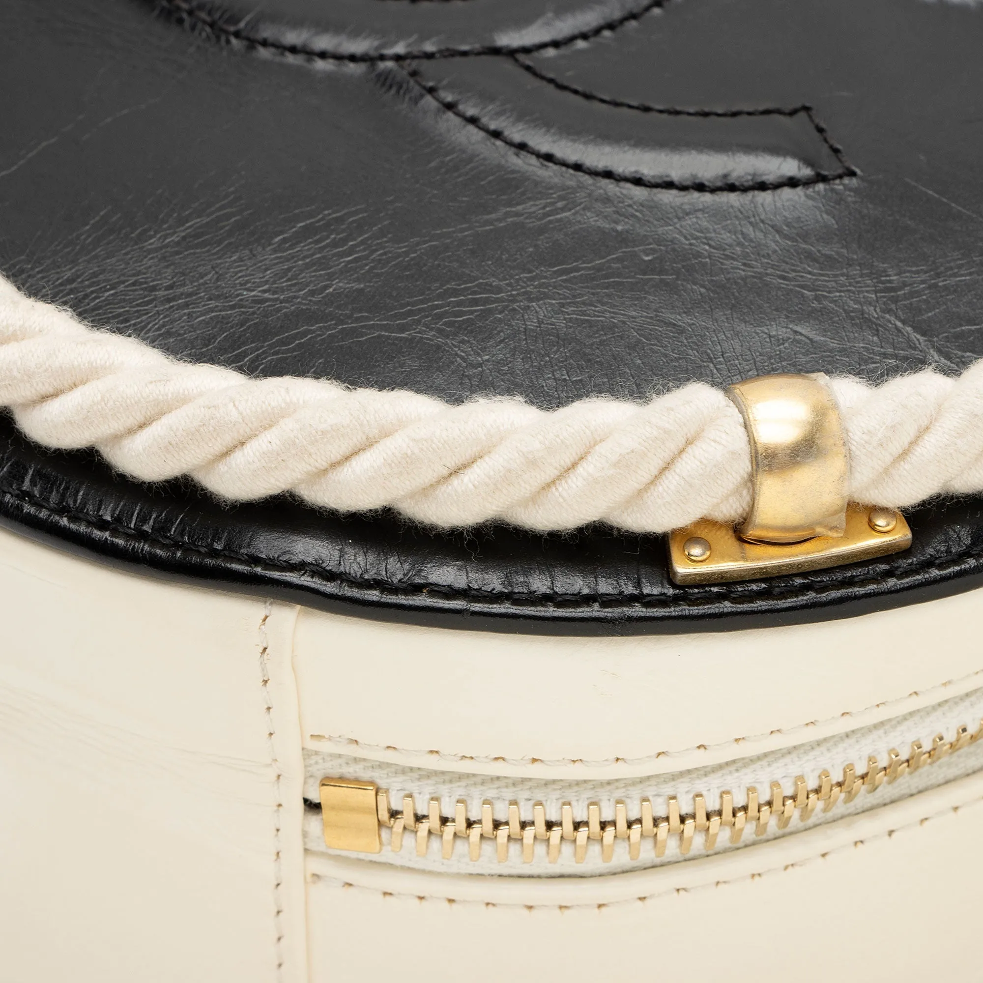 Chanel Crumpled Calfskin En Vogue Round Shoulder Bag (SHF-JKAuQO)