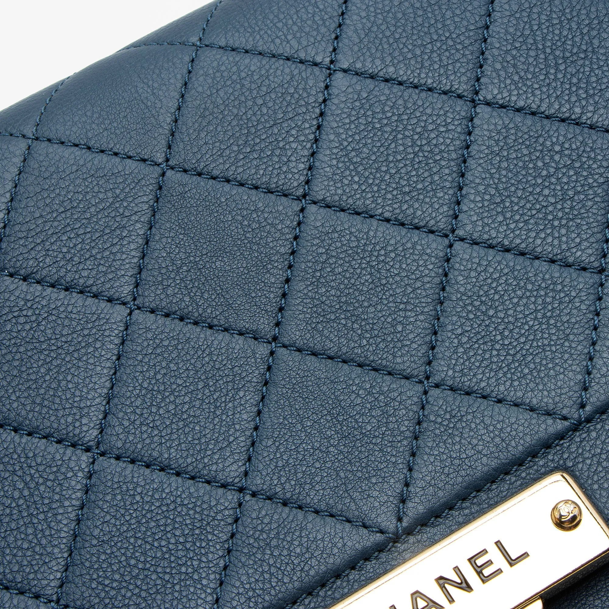 Chanel Grained Calfskin Label Click Large Shoulder Bag (SHF-vwMSPi)