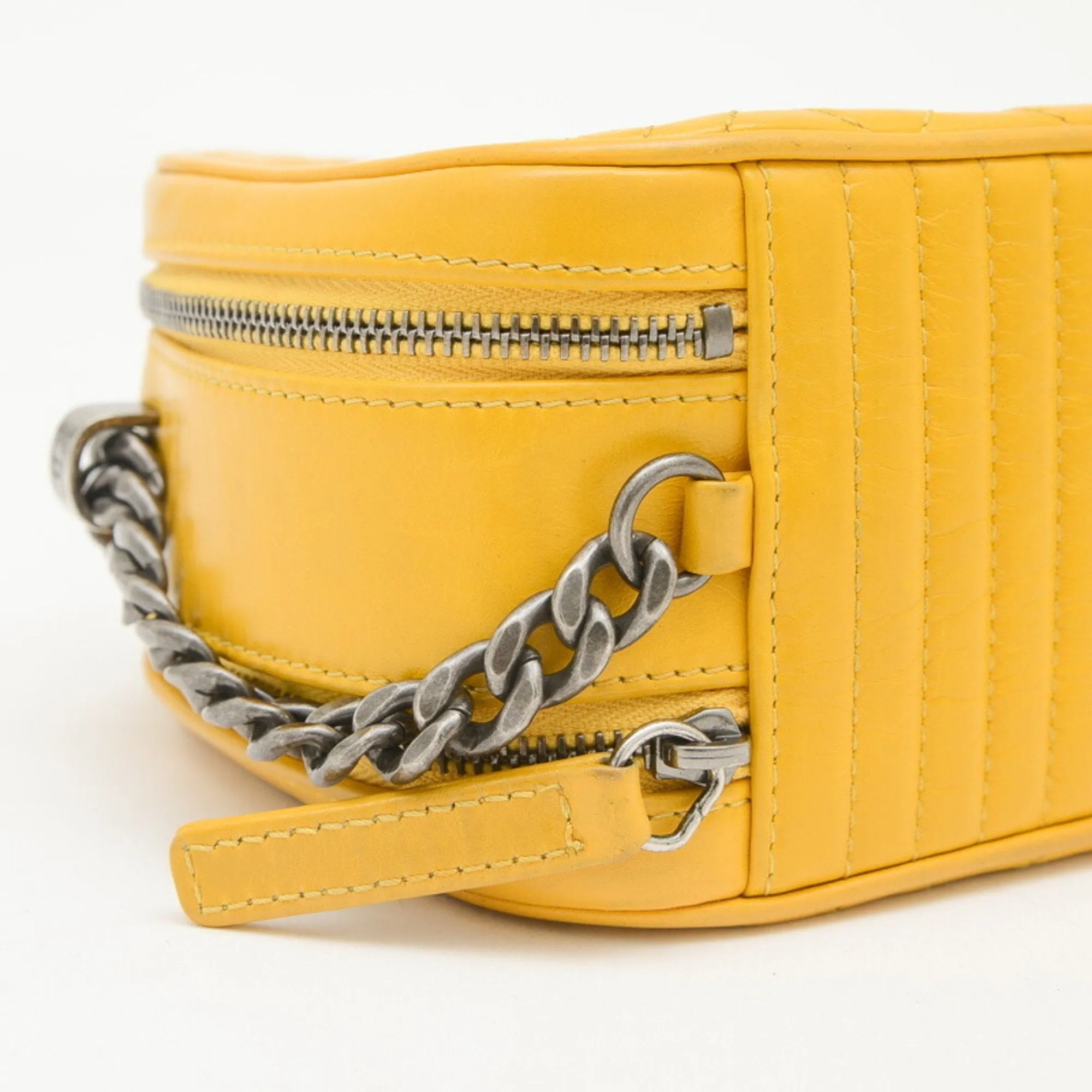 Chanel Leather Shoulder Bag (Pre-Owned)