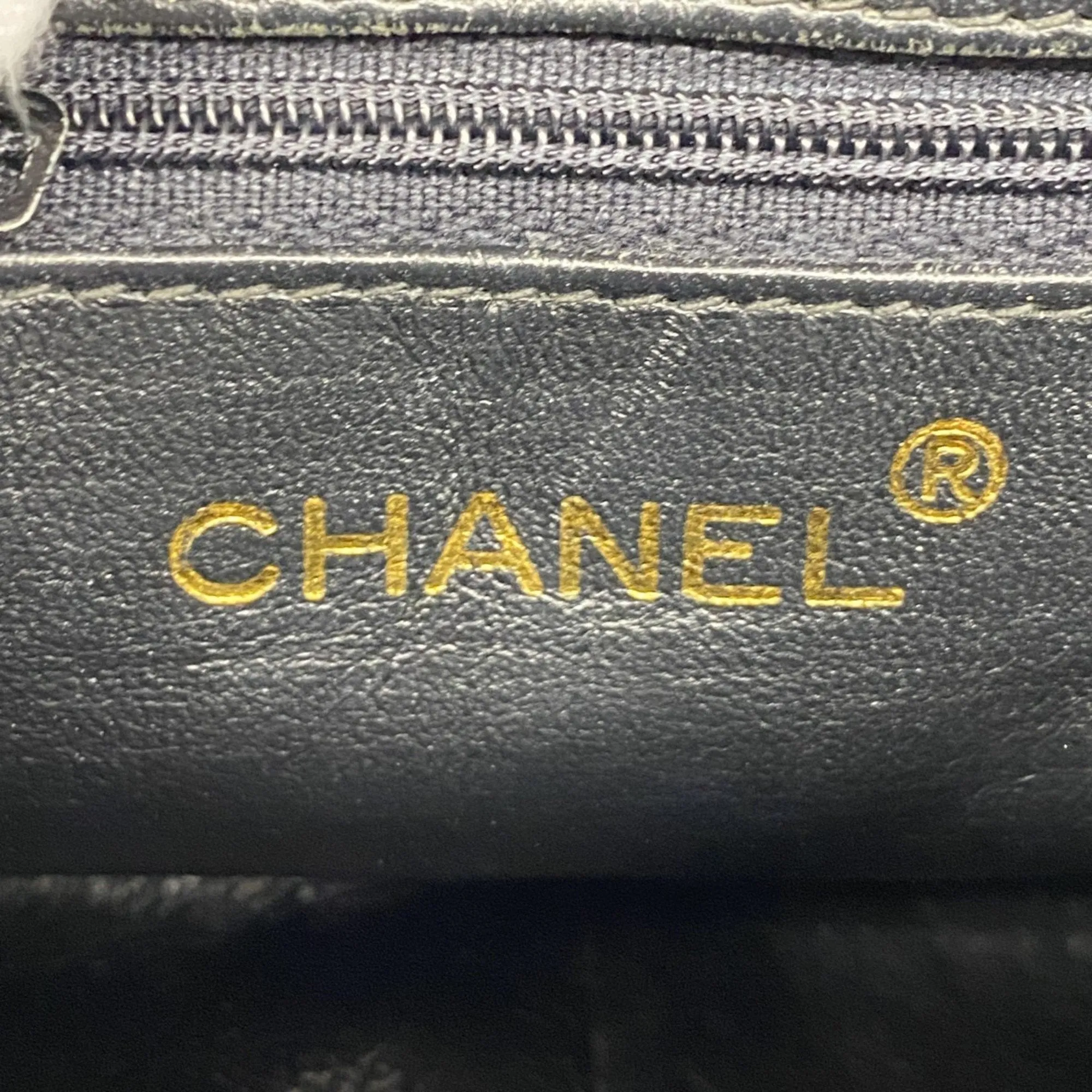 Chanel Leather Shoulder Bag (Pre-Owned)