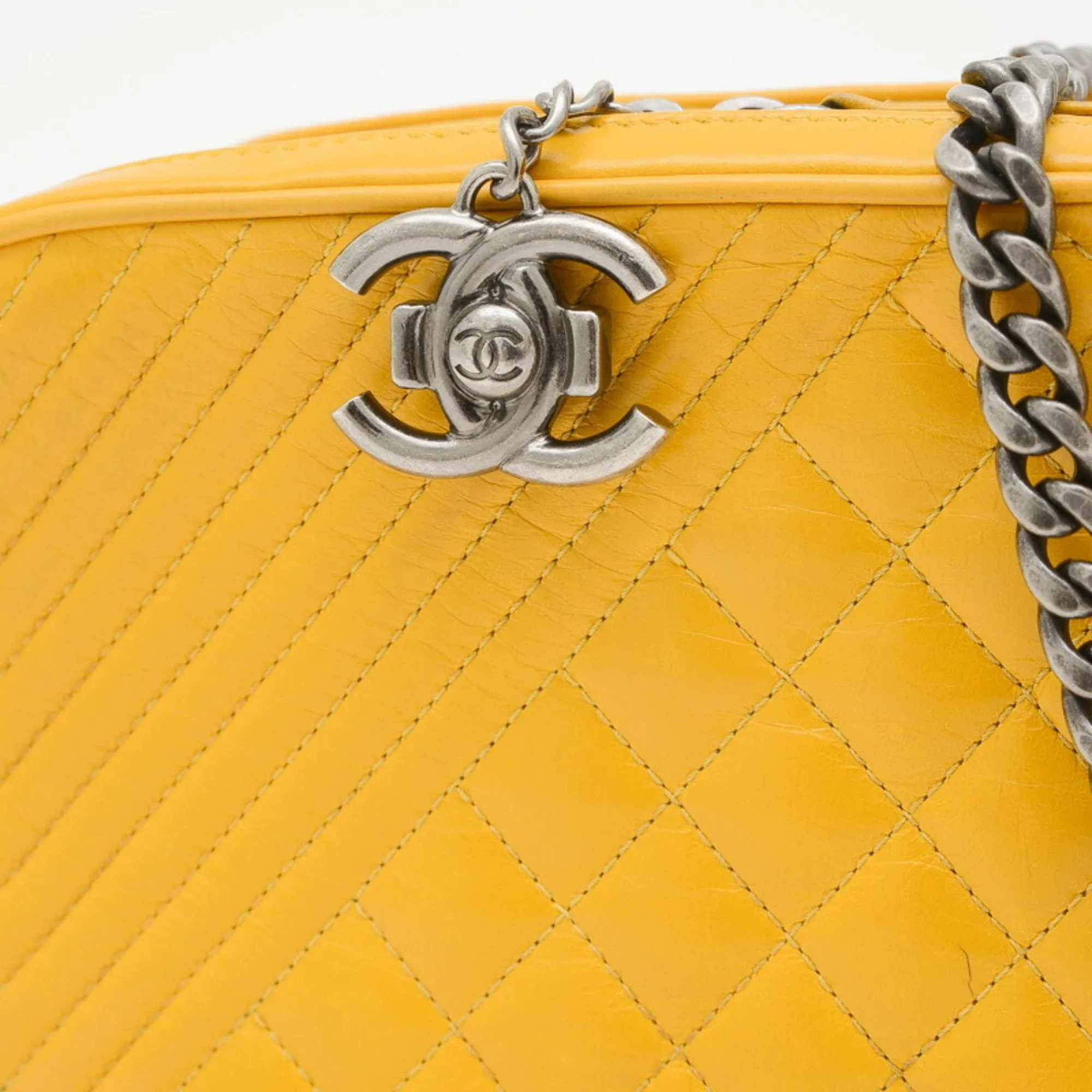 Chanel Leather Shoulder Bag (Pre-Owned)