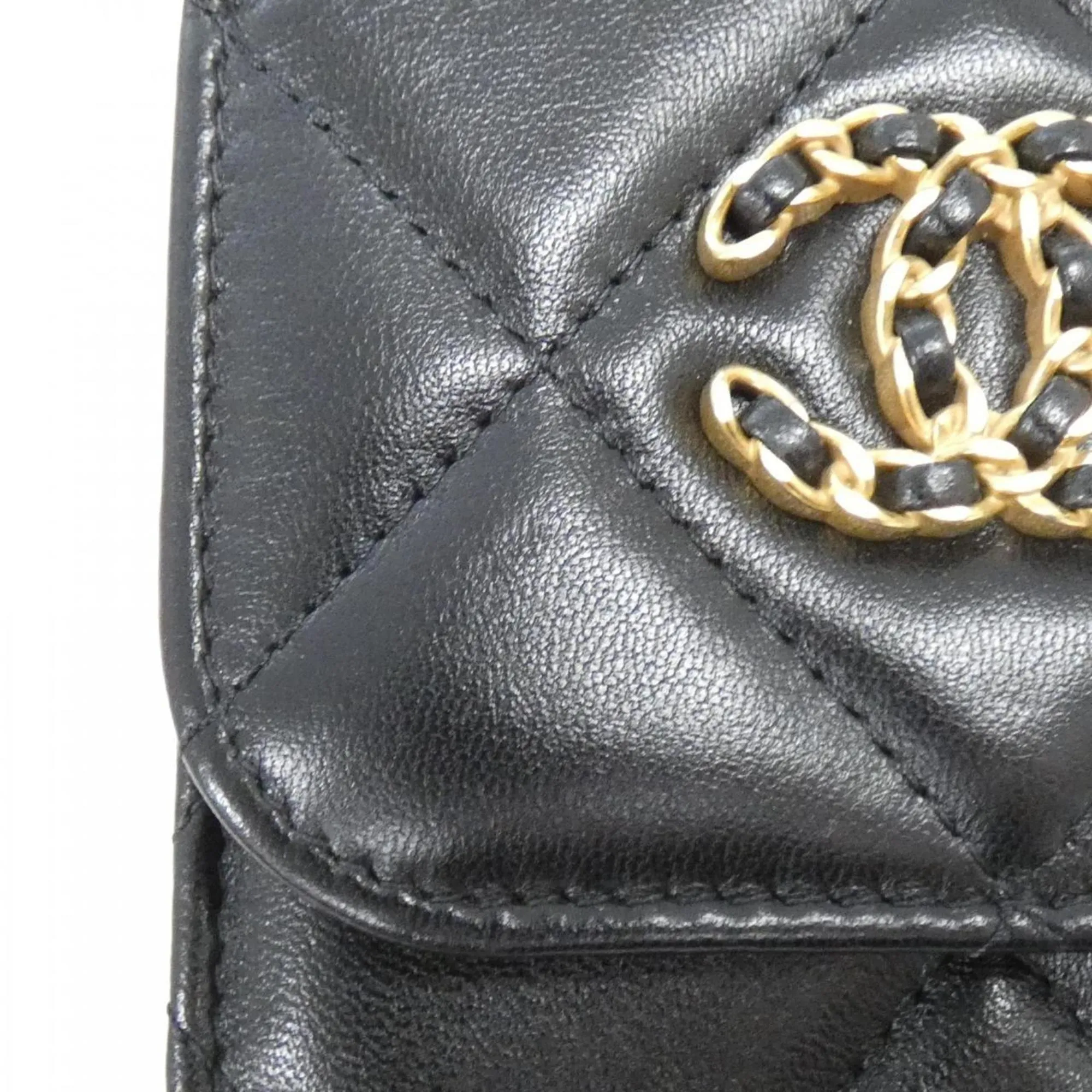 Chanel Leather Shoulder Bag (Pre-Owned)