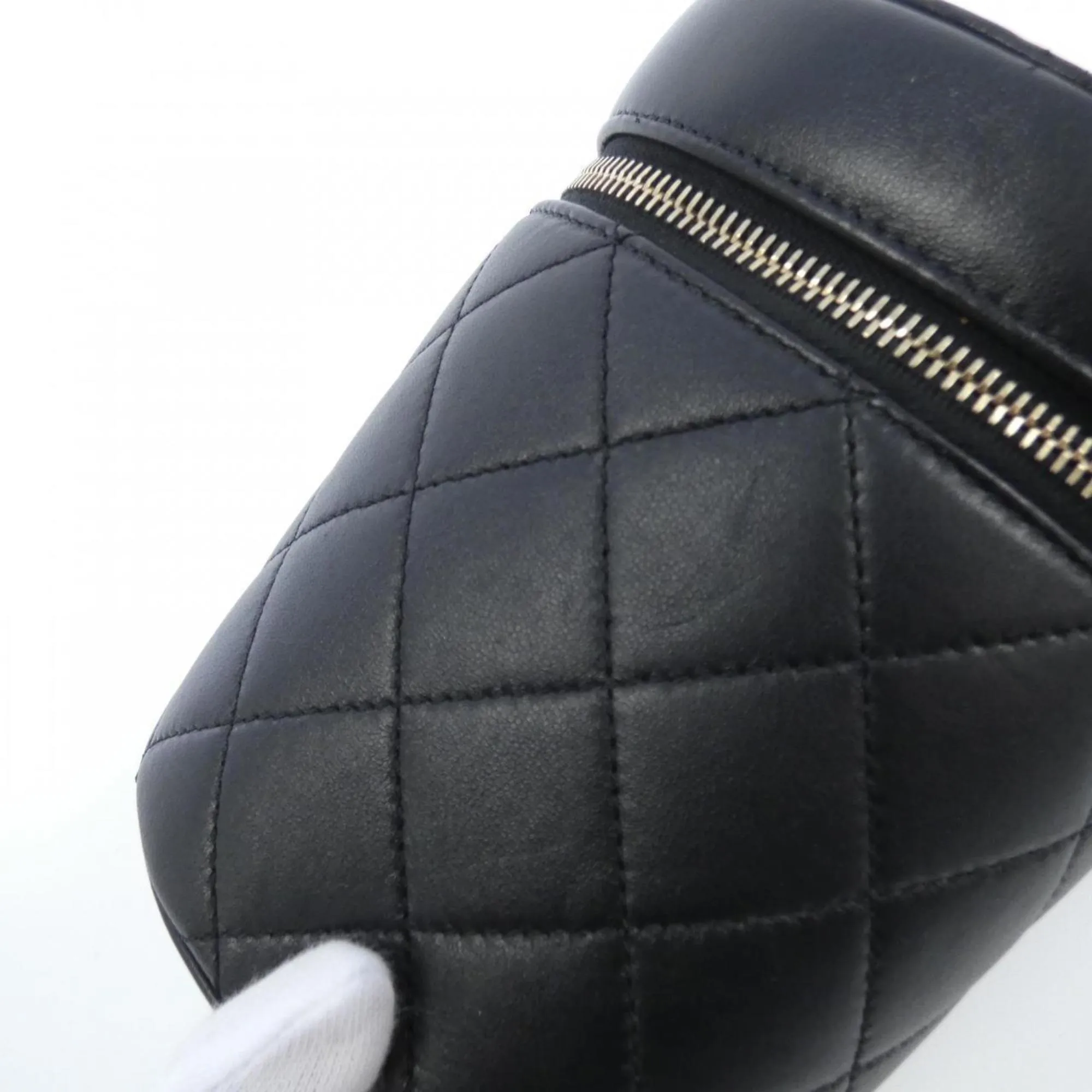 Chanel Leather Shoulder Bag (Pre-Owned)