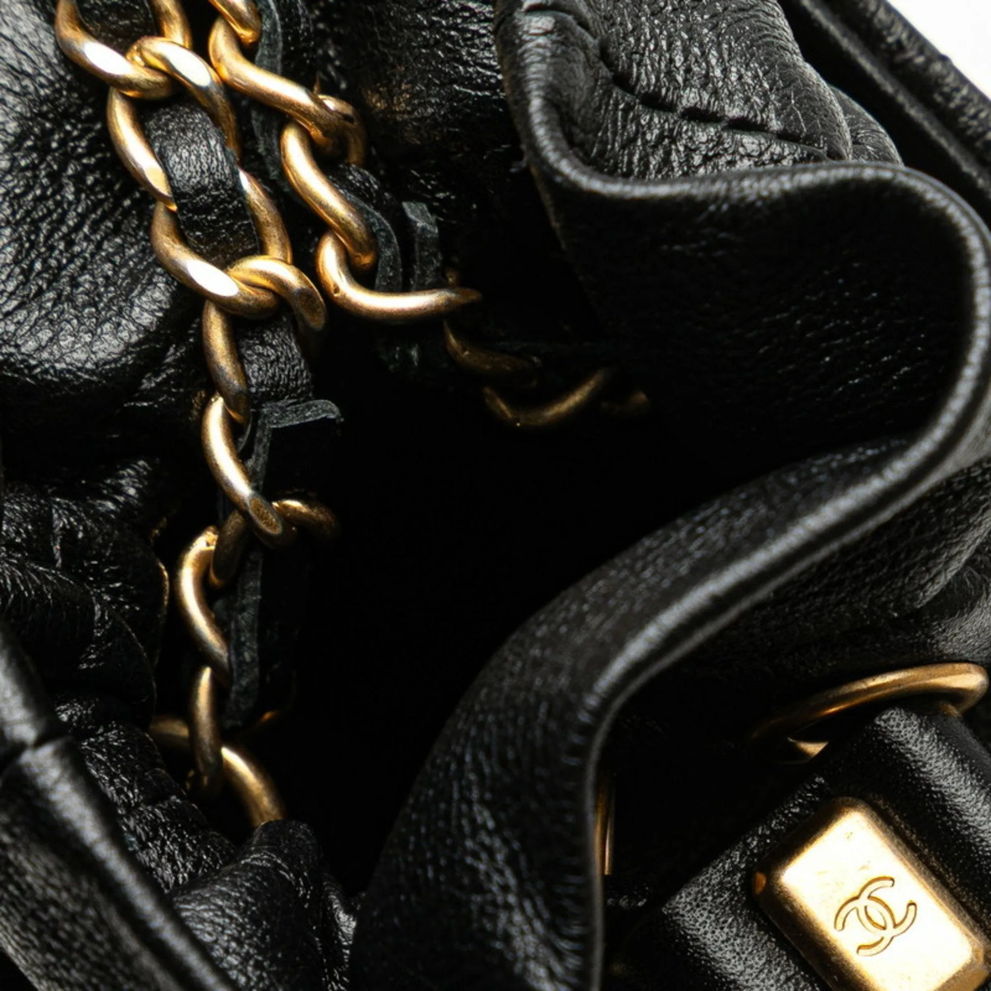 Chanel Leather Shoulder Bag (Pre-Owned)