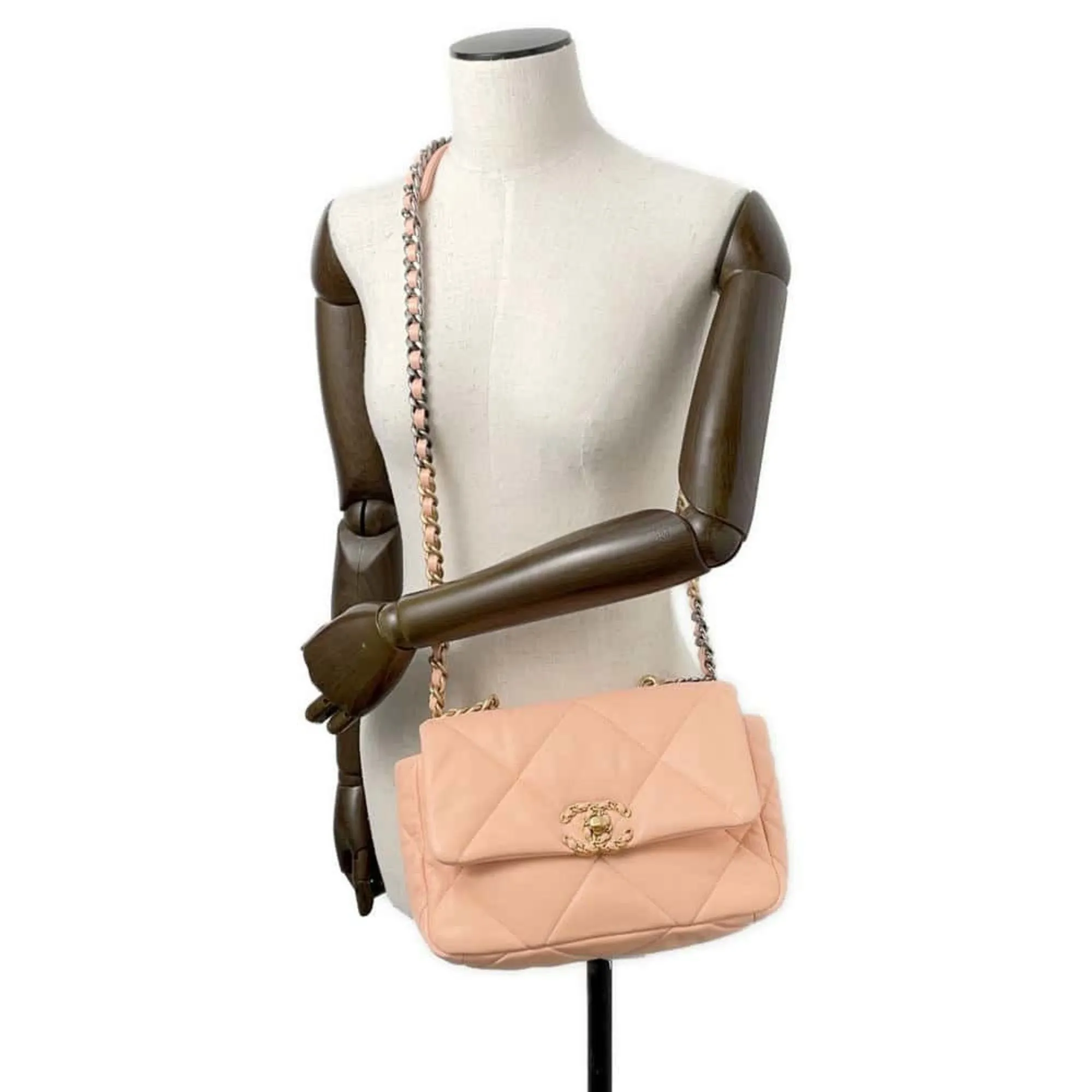Chanel Leather Shoulder Bag (Pre-Owned)