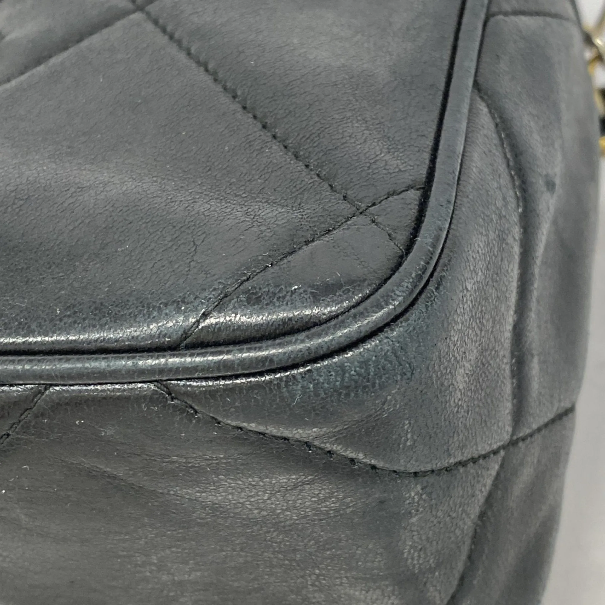 Chanel Leather Shoulder Bag (Pre-Owned)