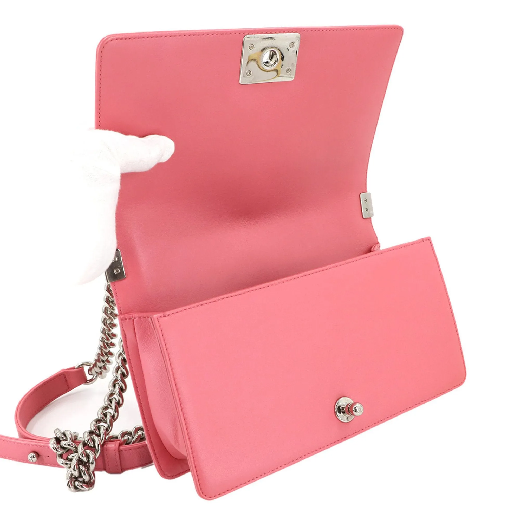 Chanel Leather Shoulder Bag (Pre-Owned)