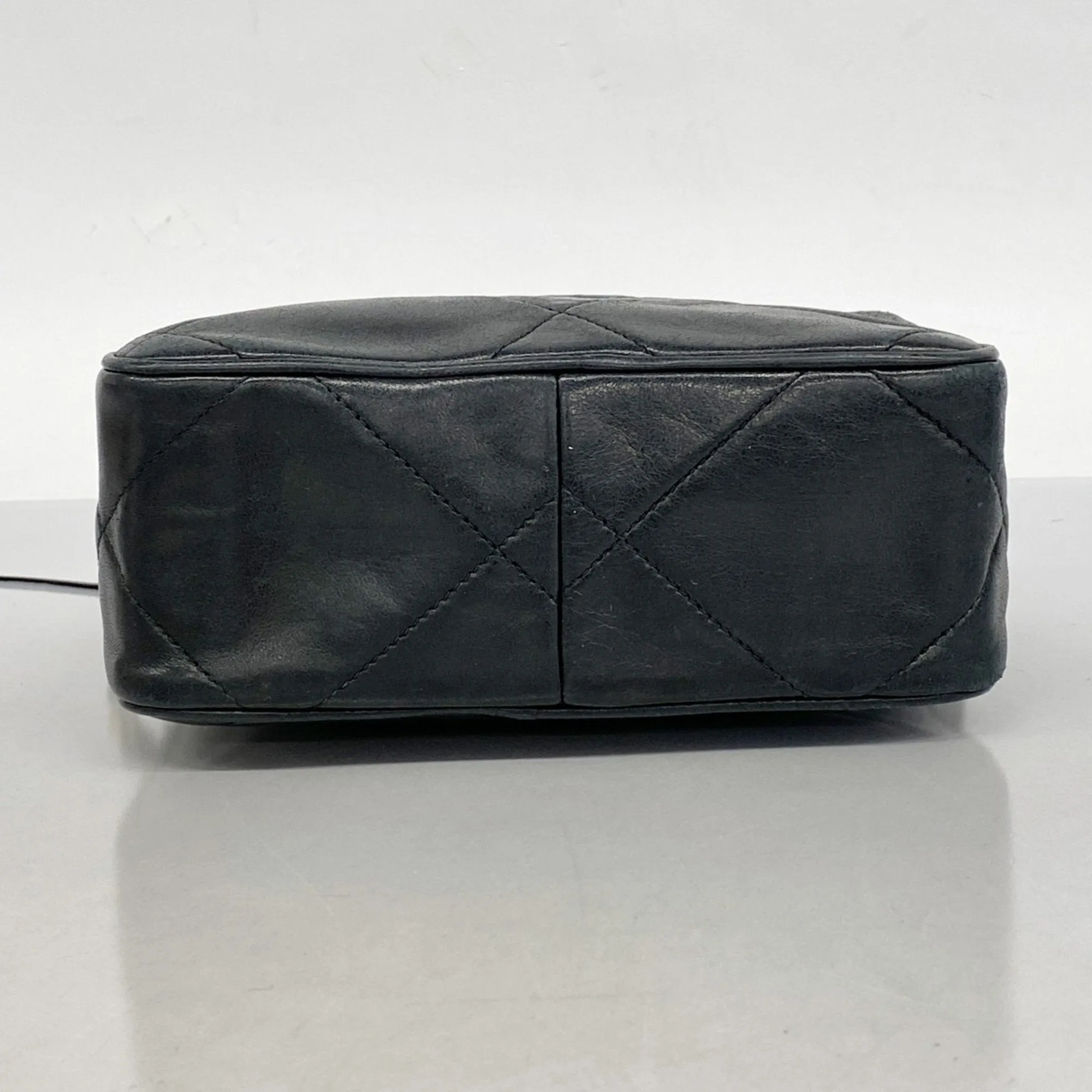 Chanel Leather Shoulder Bag (Pre-Owned)