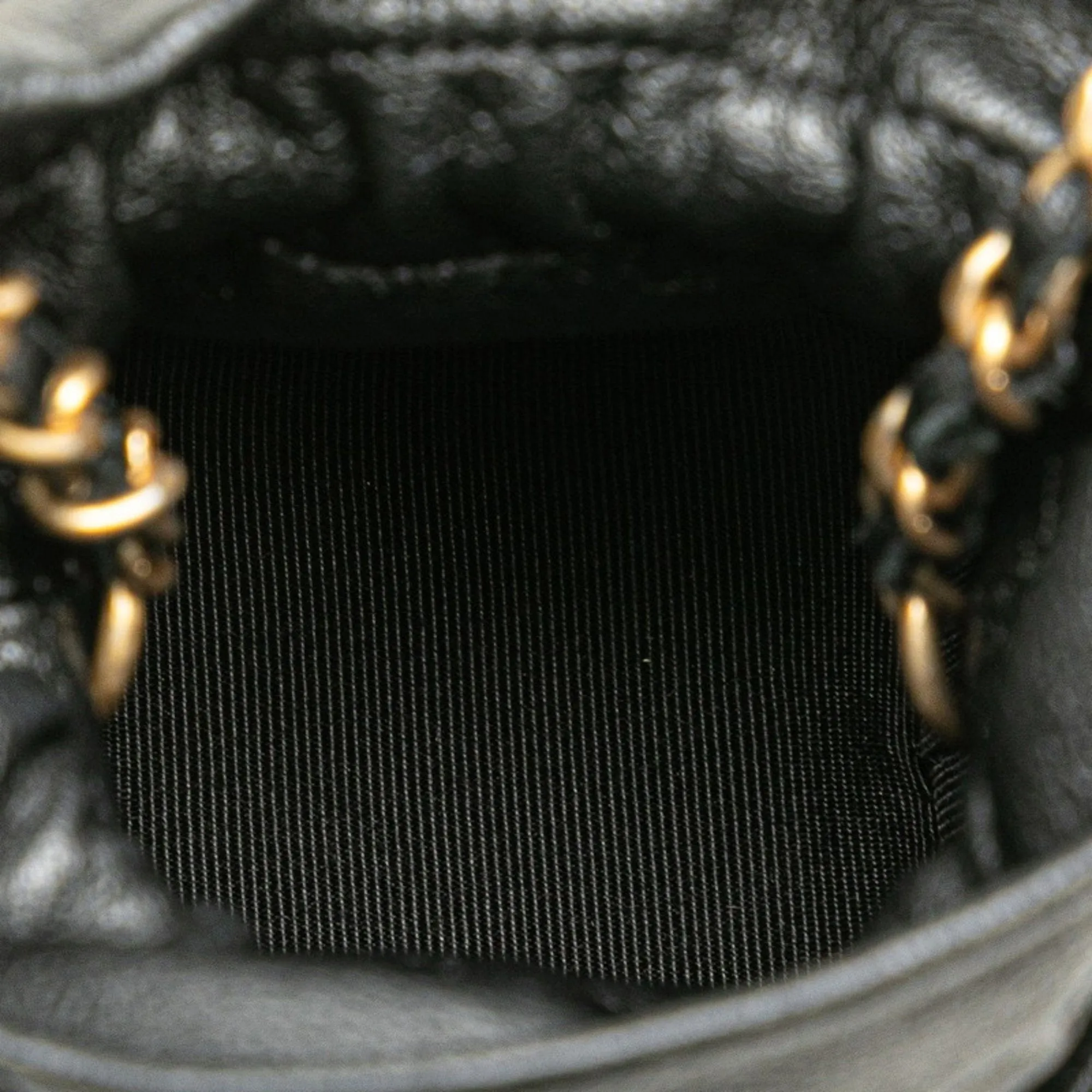 Chanel Leather Shoulder Bag (Pre-Owned)