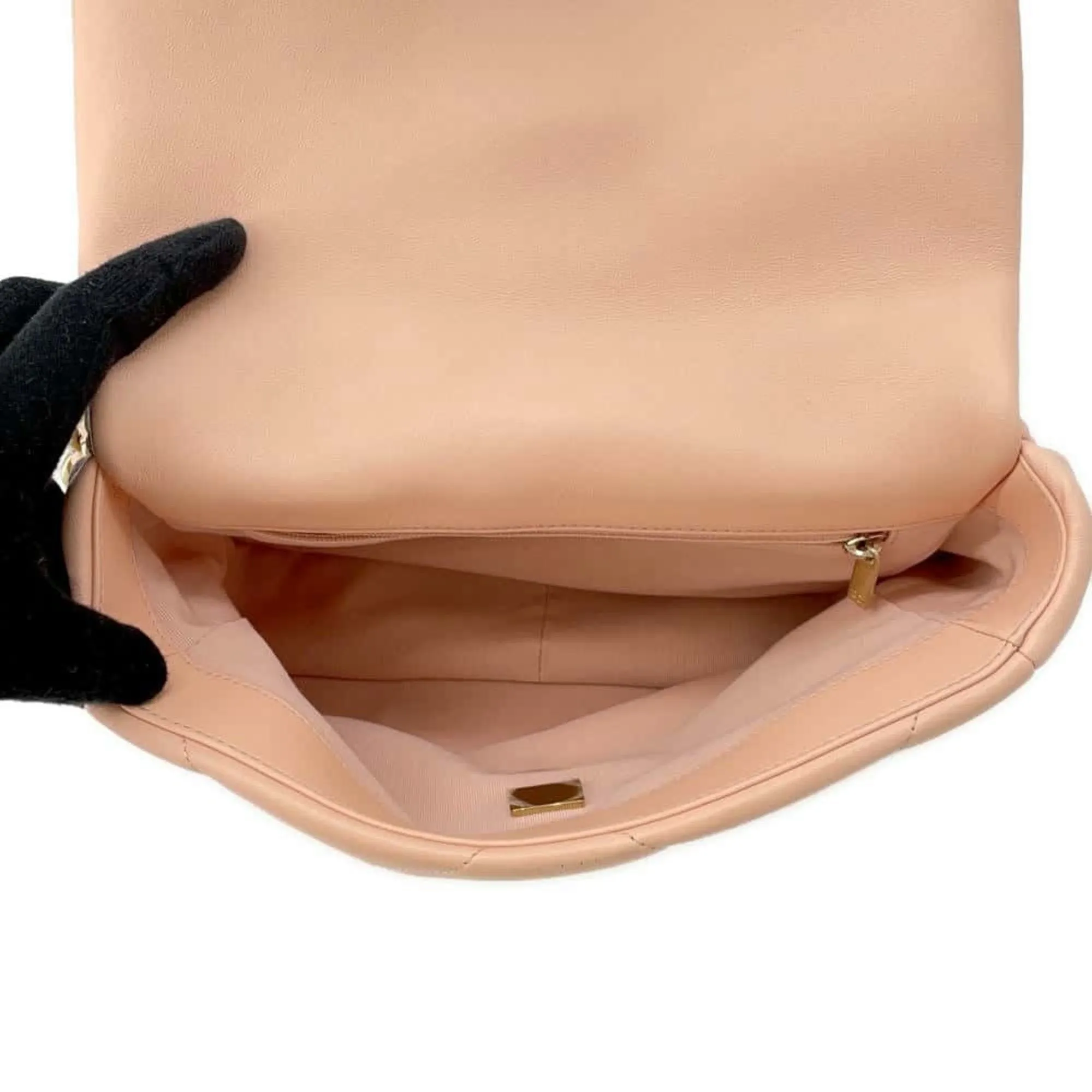 Chanel Leather Shoulder Bag (Pre-Owned)