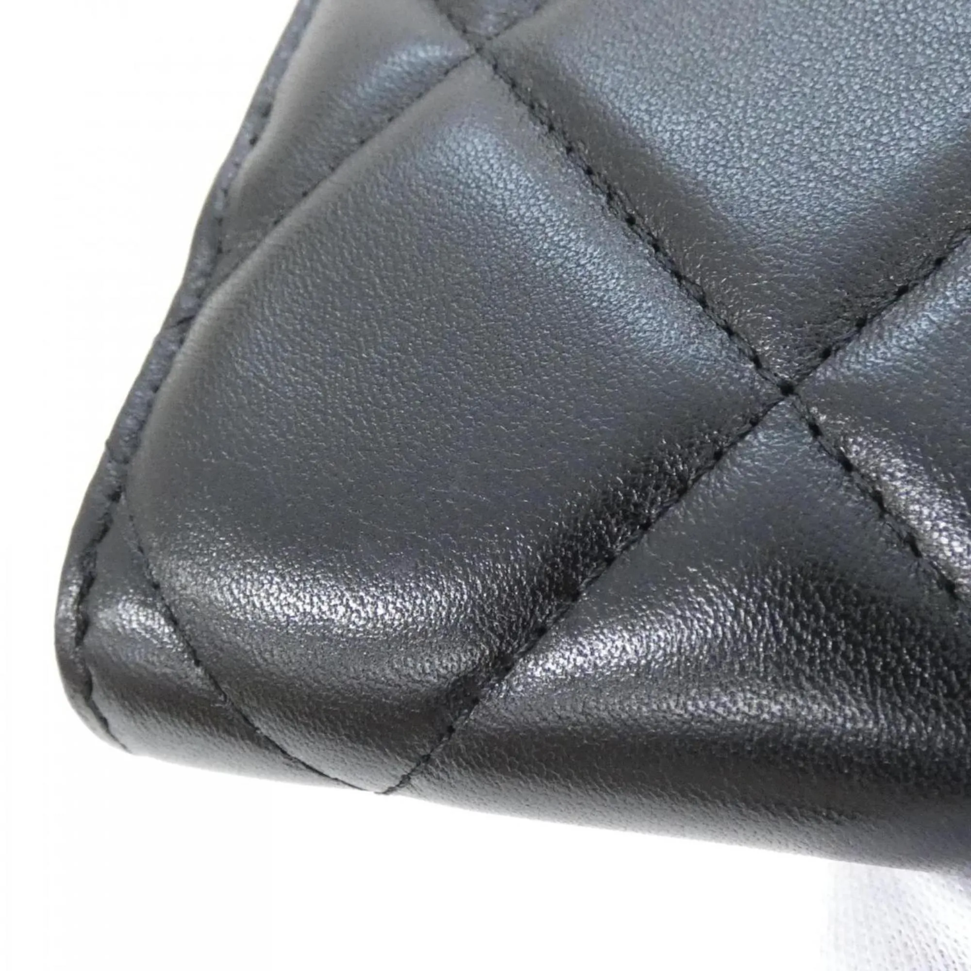 Chanel Leather Shoulder Bag (Pre-Owned)