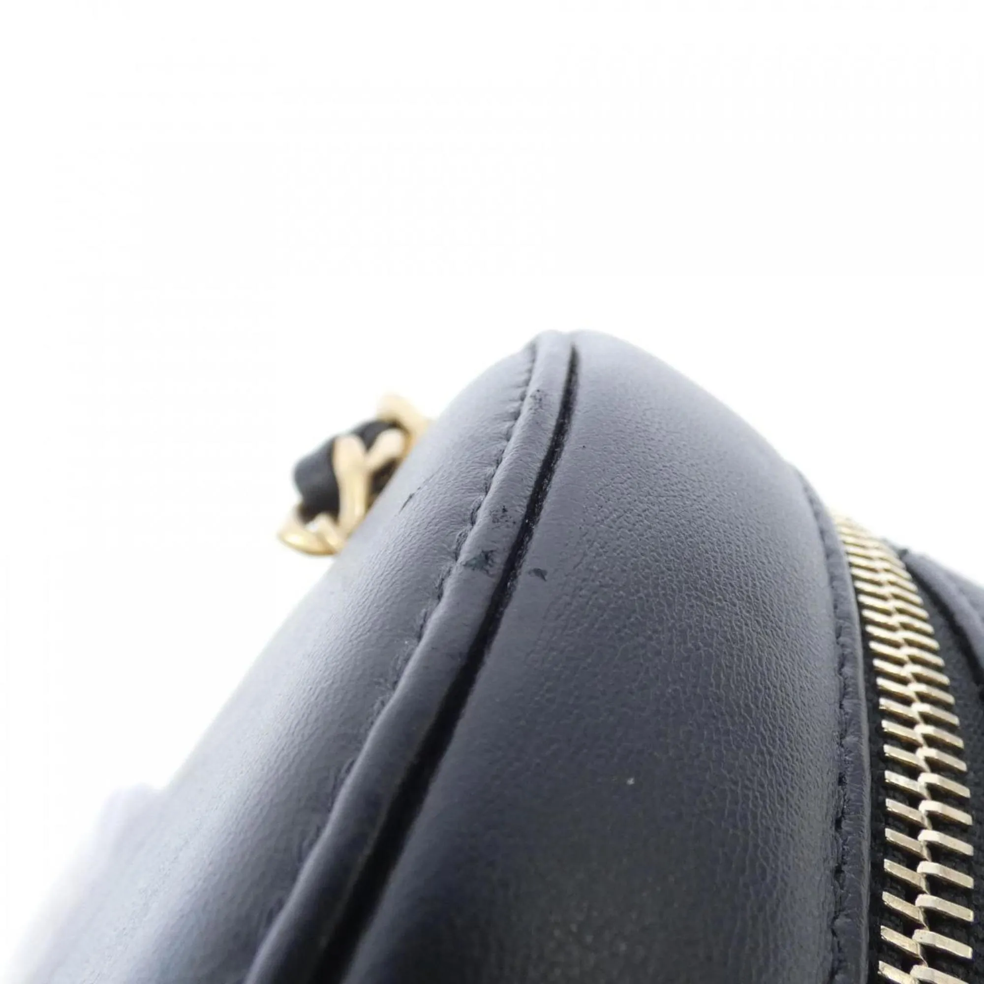 Chanel Leather Shoulder Bag (Pre-Owned)