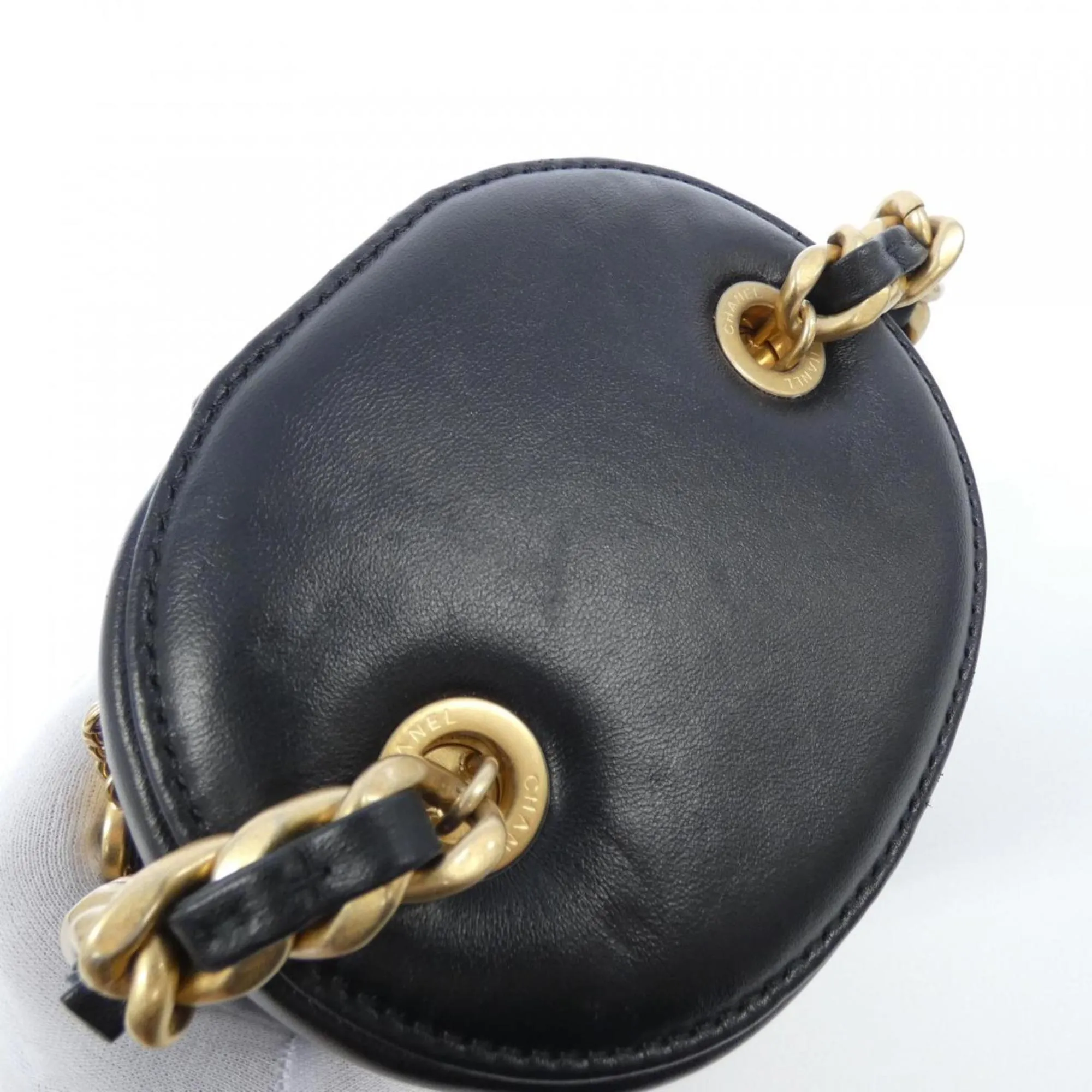Chanel Leather Shoulder Bag (Pre-Owned)