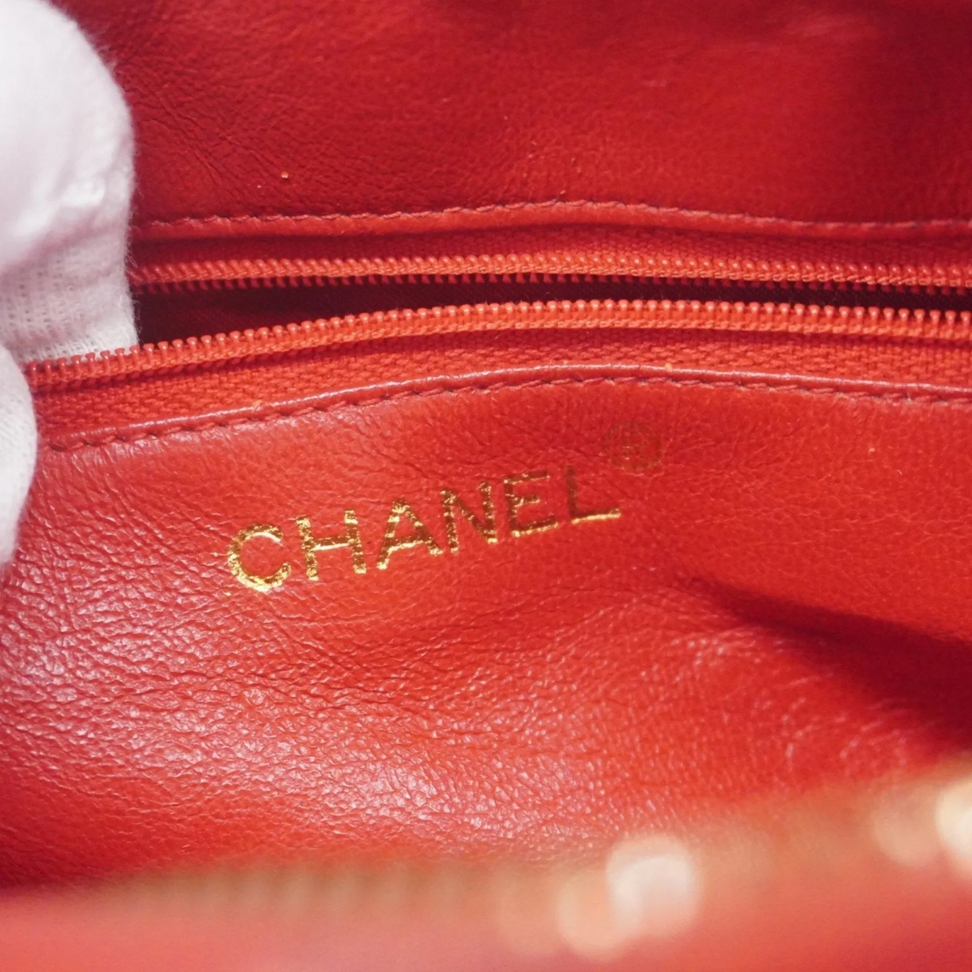 Chanel Leather Shoulder Bag (Pre-Owned)