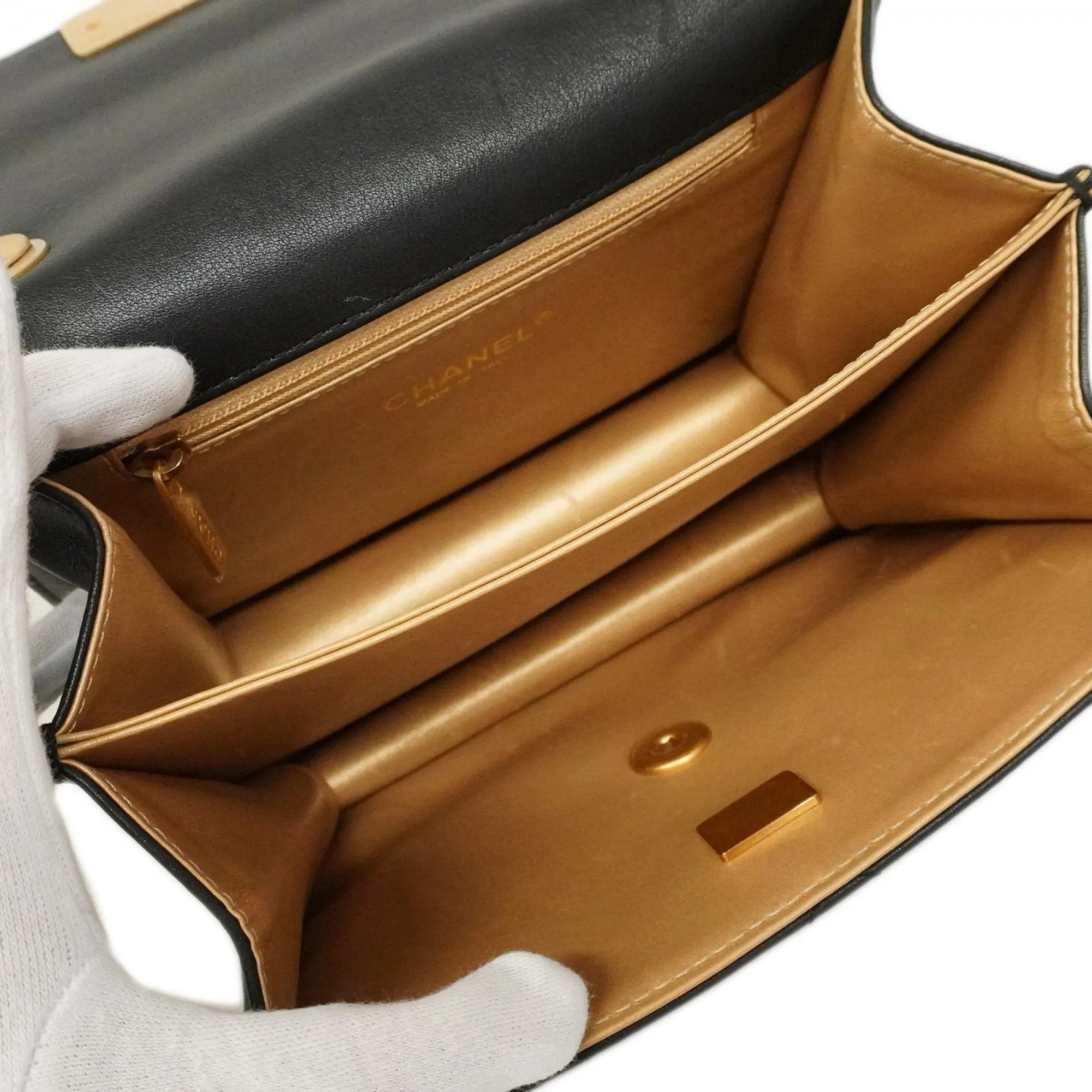 Chanel Leather Shoulder Bag (Pre-Owned)