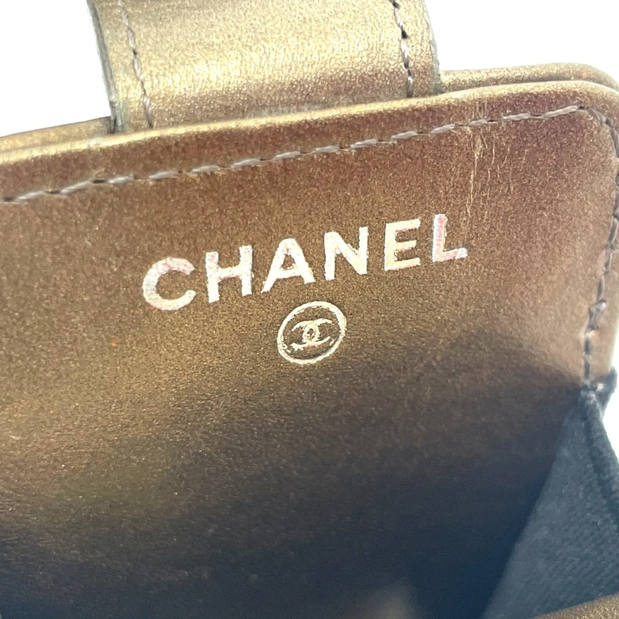 Chanel Mini Matelass Leather Shoulder Bag (Pre-Owned)