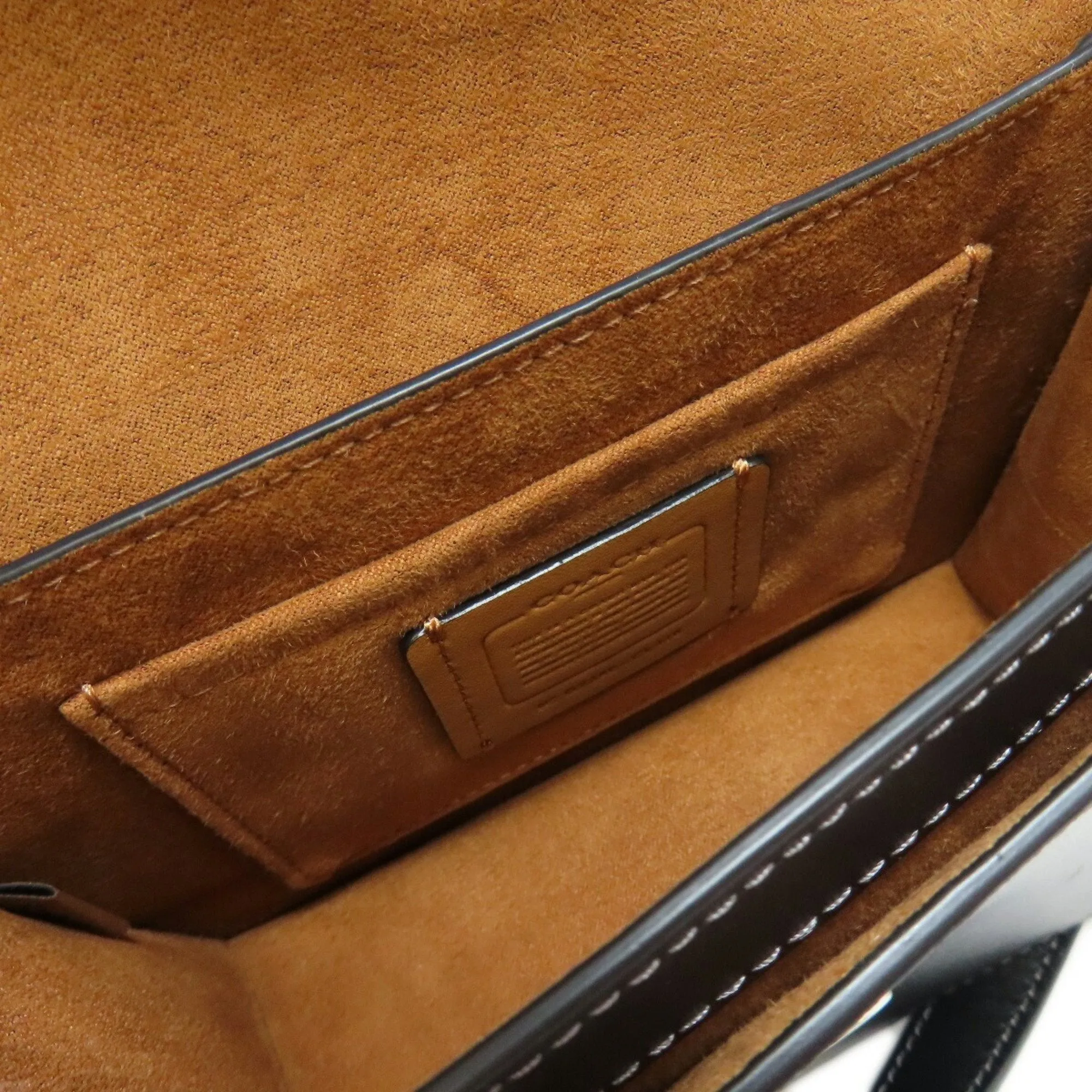 Coach Leather Shoulder Bag (Pre-Owned)