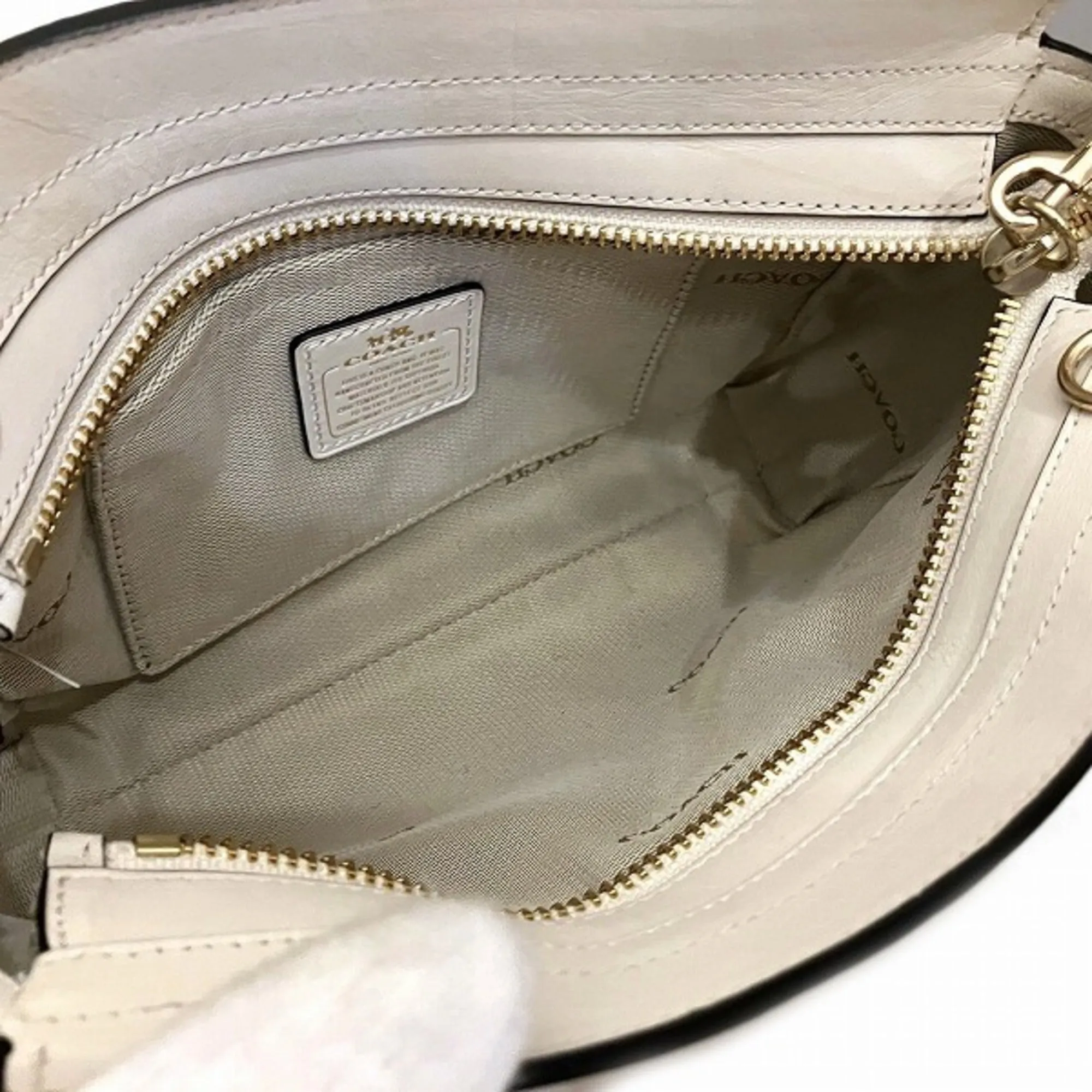 Coach  Leather Shoulder Bag (Pre-Owned)