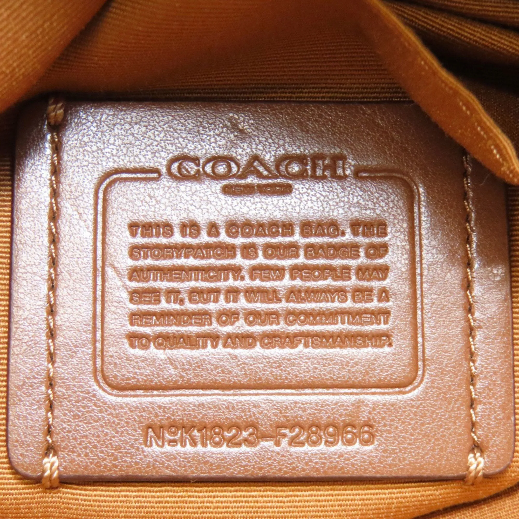 Coach Leather Shoulder Bag (Pre-Owned)