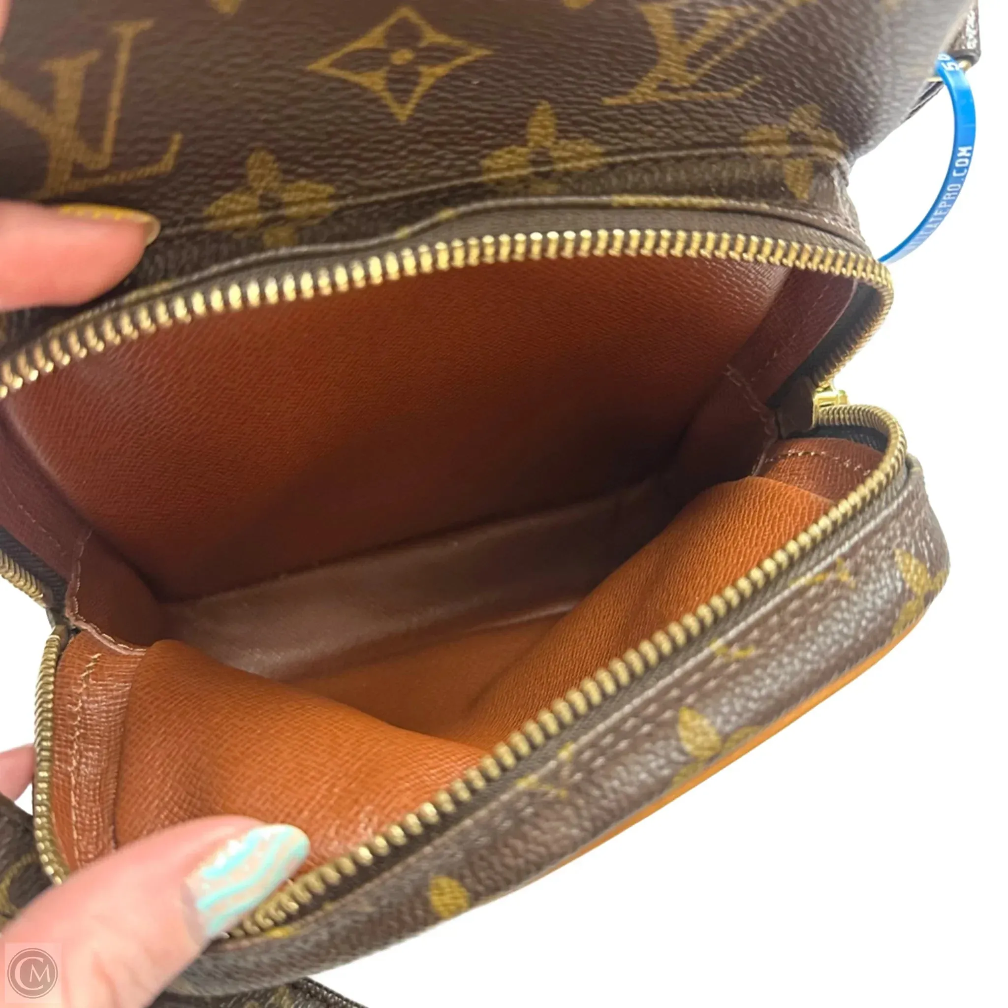 Crossbody Luxury Designer By Louis Vuitton, Size: Medium