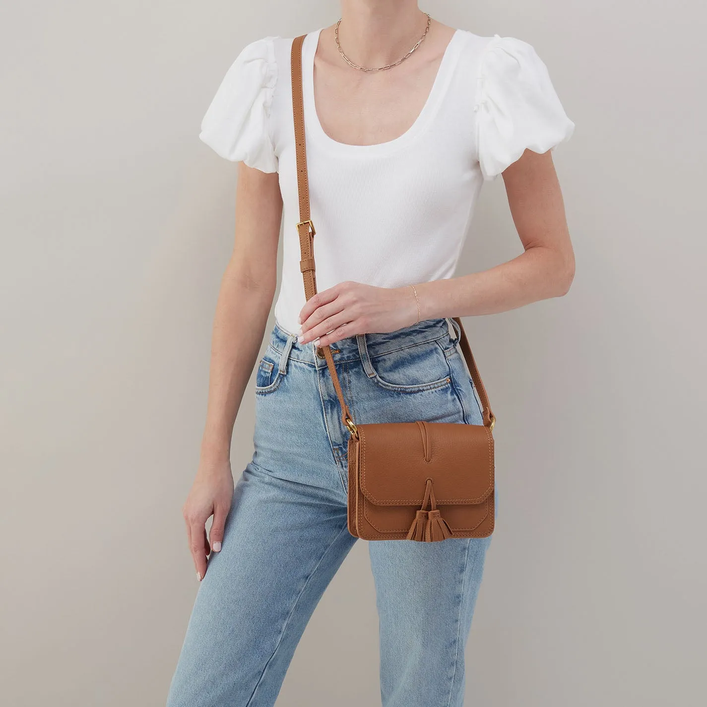 Eden Small Crossbody In Pebbled Leather - Warm Honey