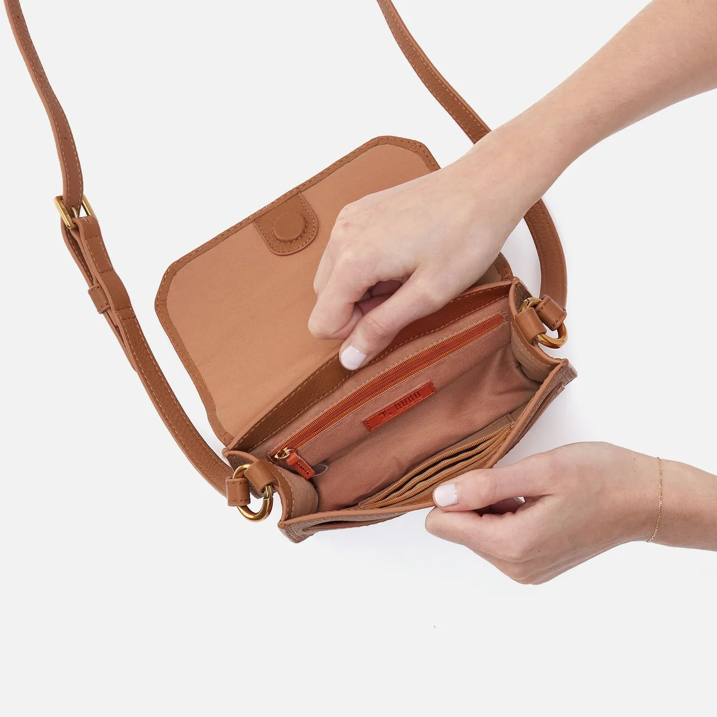 Eden Small Crossbody In Pebbled Leather - Warm Honey