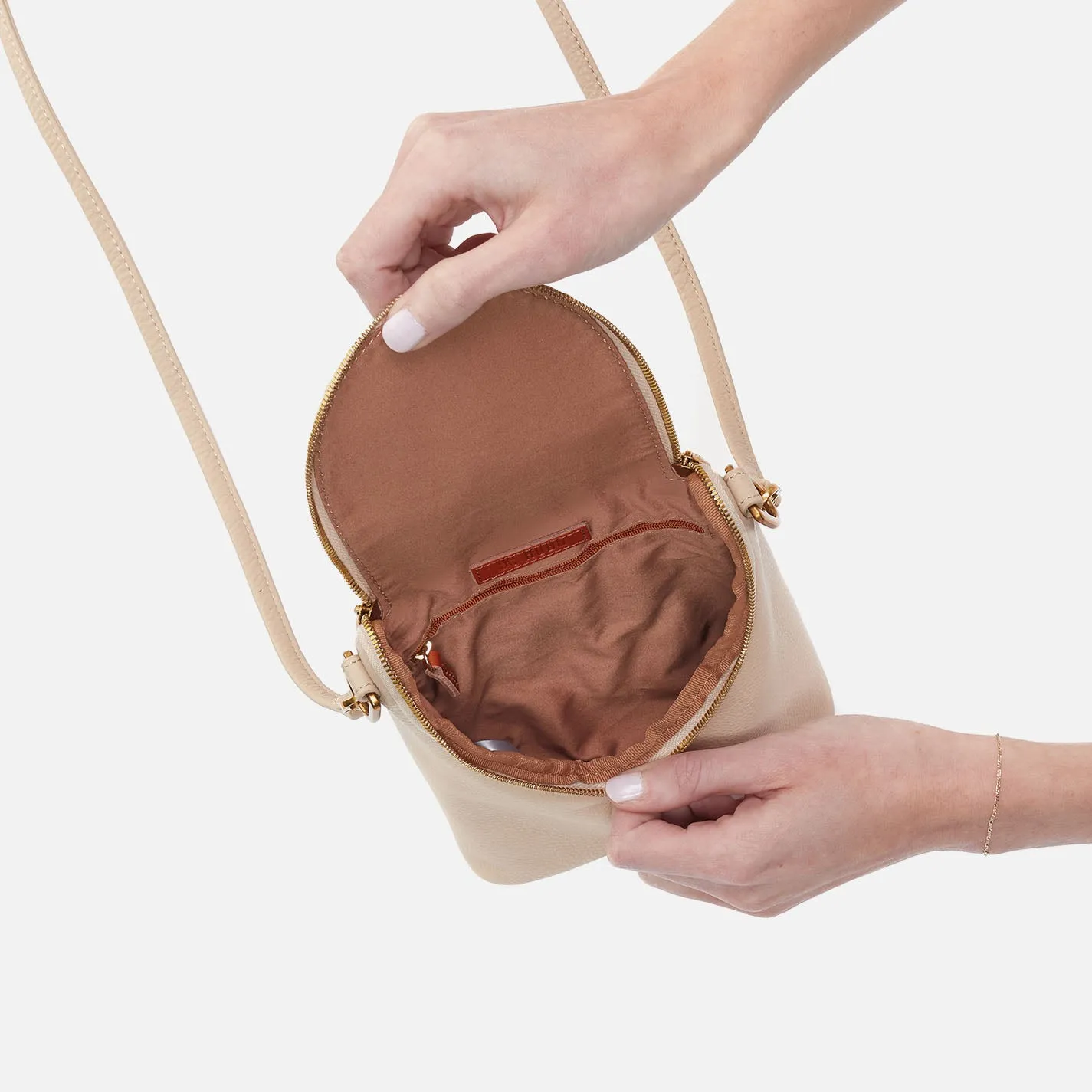 Fern Crossbody In Pebbled Leather - Linen