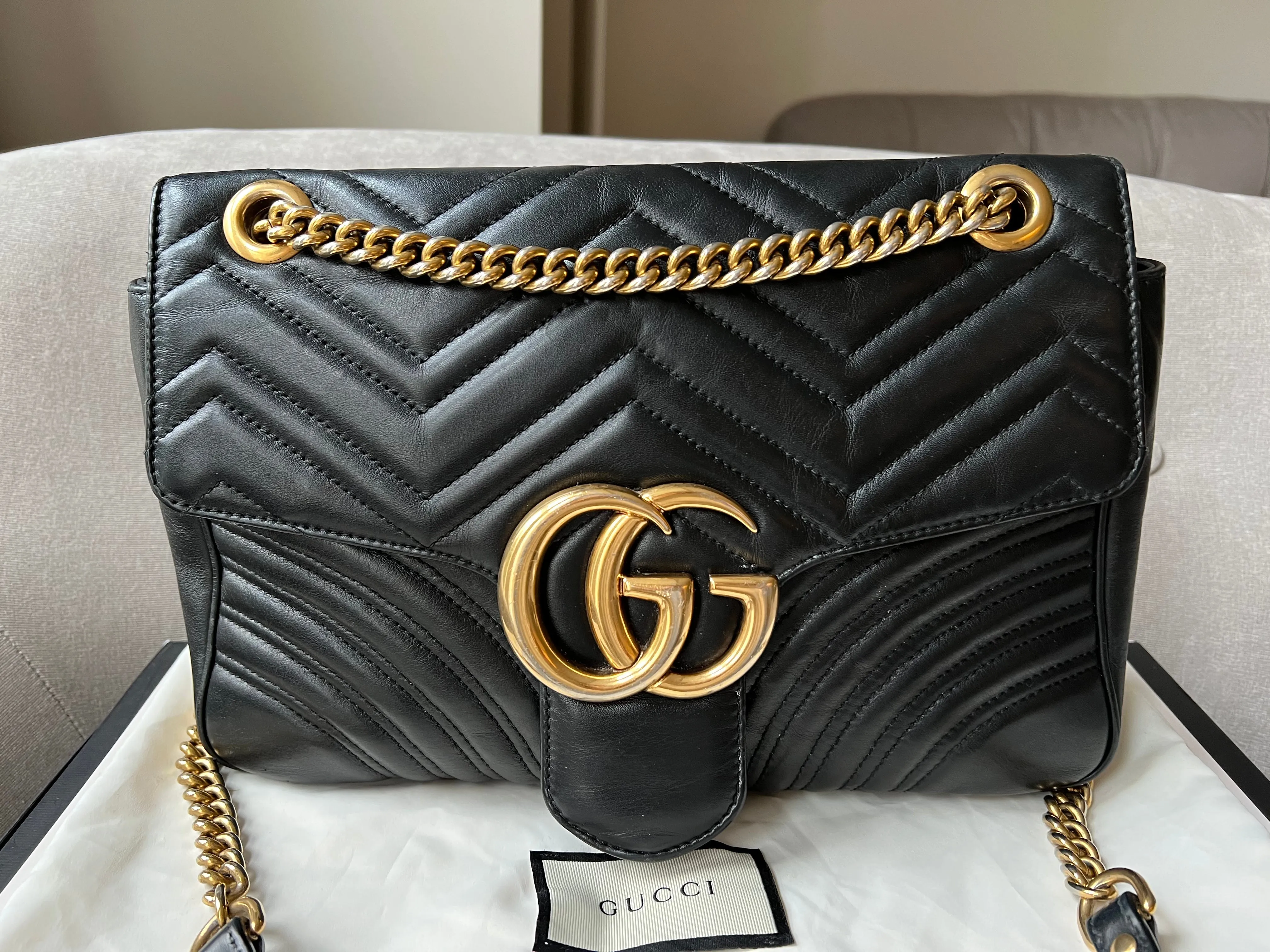 Gucci GG Black Marmont Medium Shoulder Bag (RRP ??2,070)