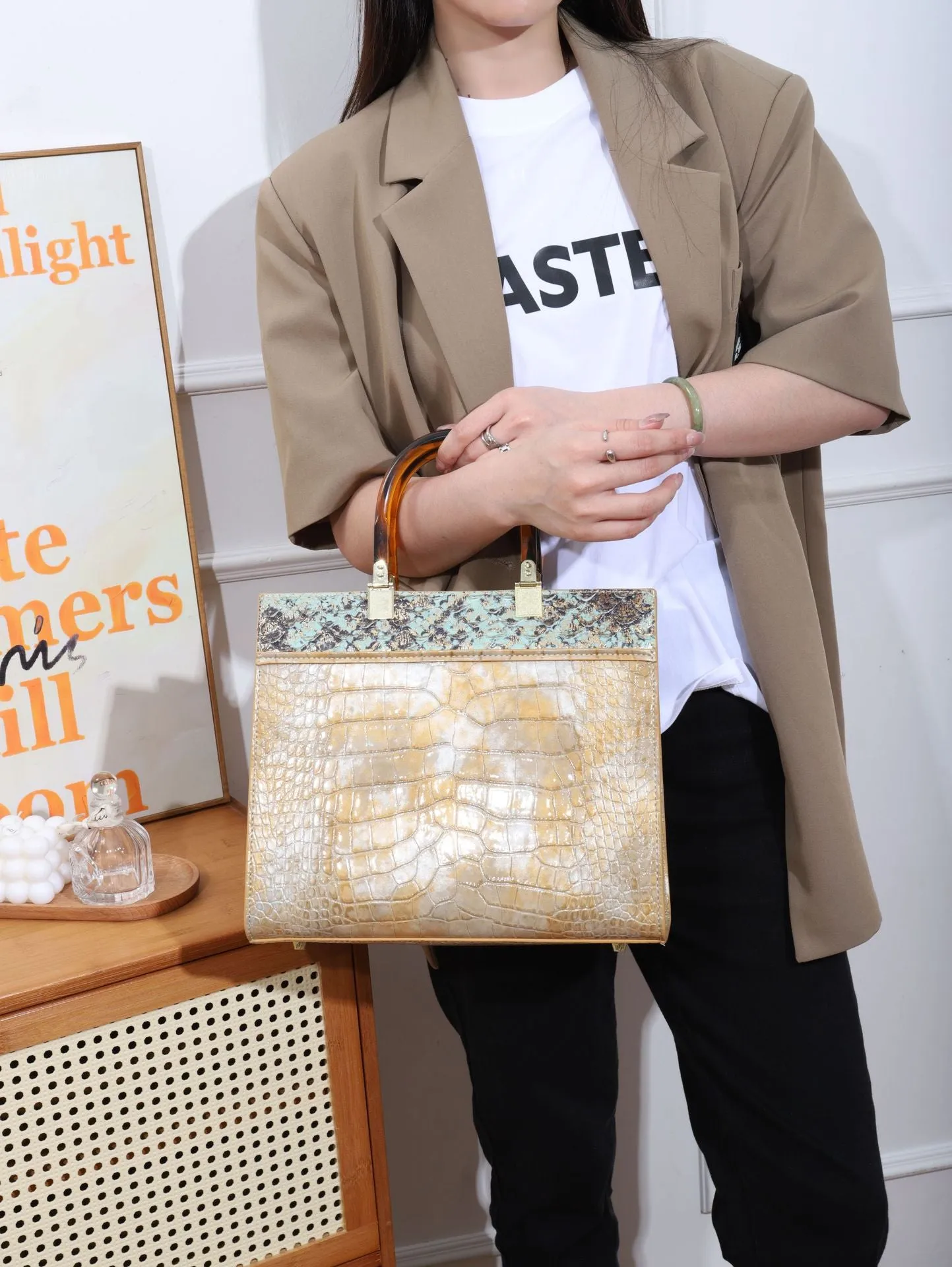 Iconic women Handbag