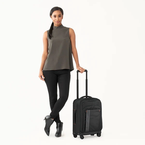 International 21" Carry On Expandable Spinner - ZXU121SPX