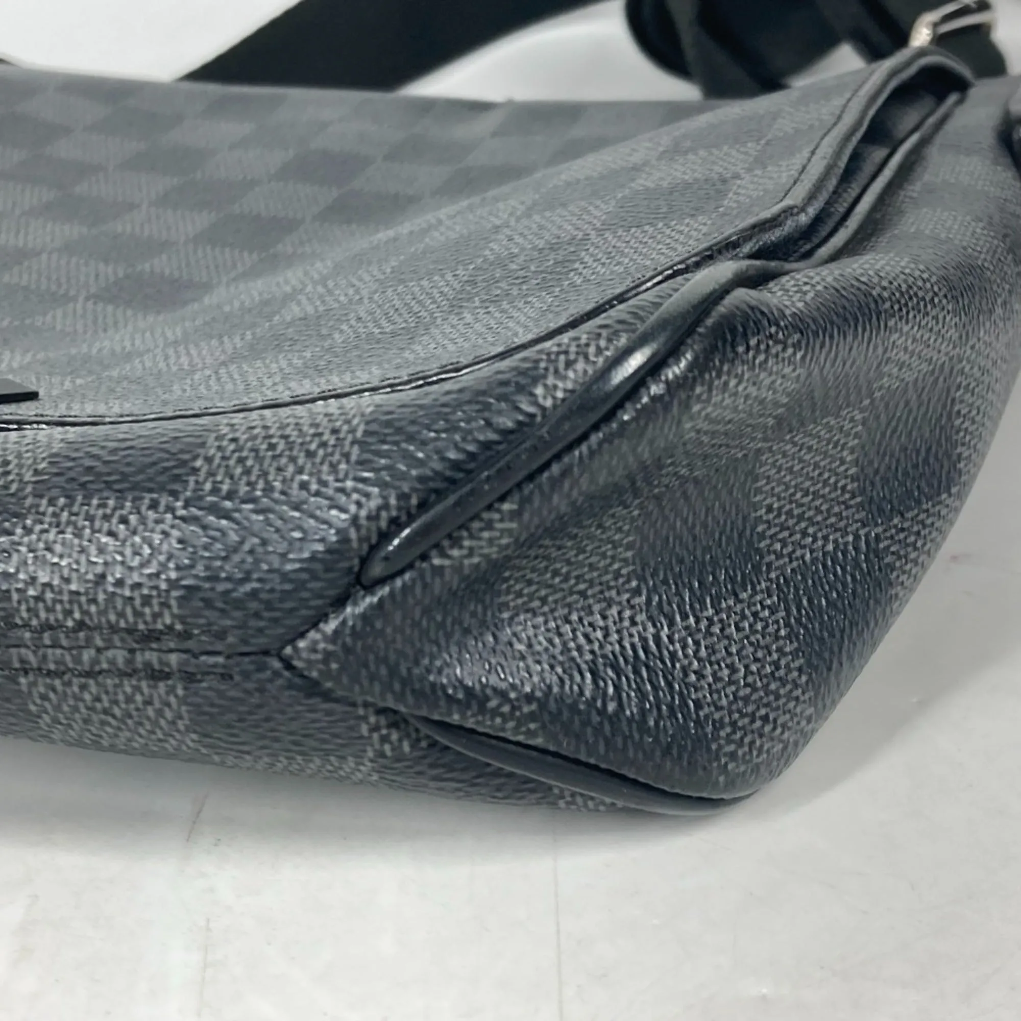 Louis Vuitton Damier Graphite Shoulder Bag (Pre-Owned)