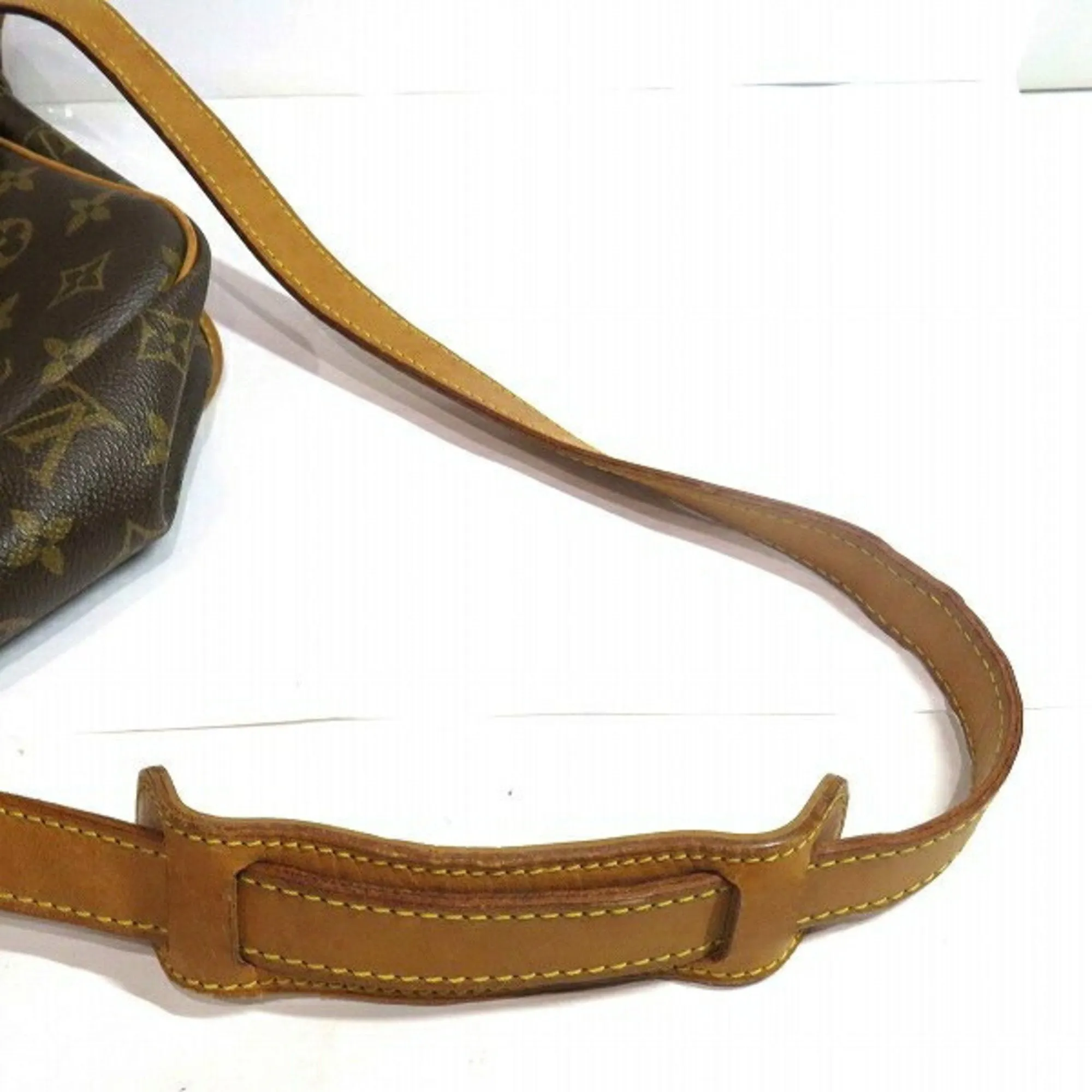 Louis Vuitton Gibecire Canvas Shoulder Bag (Pre-Owned)