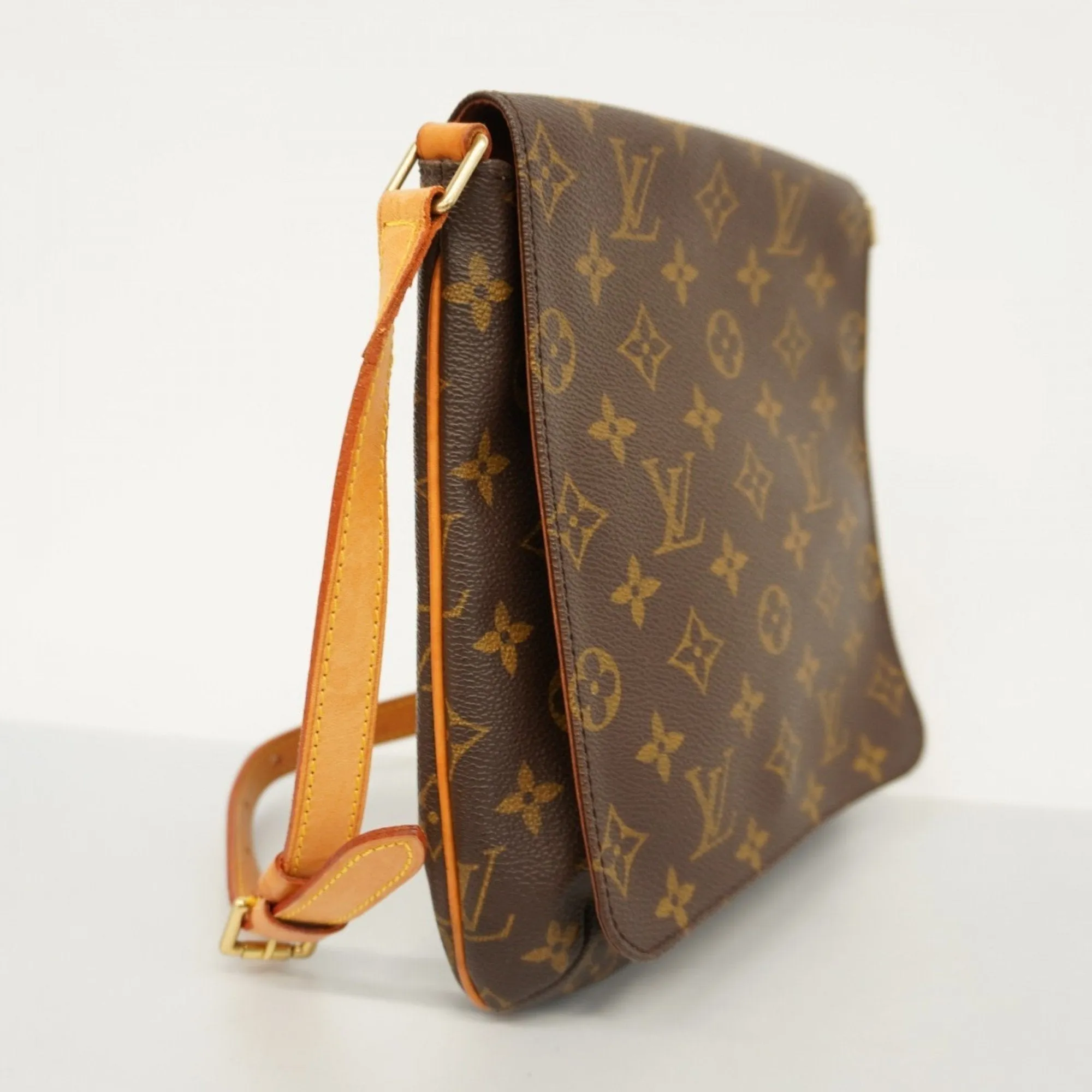 Louis Vuitton Shoulder Bag (Pre-Owned)