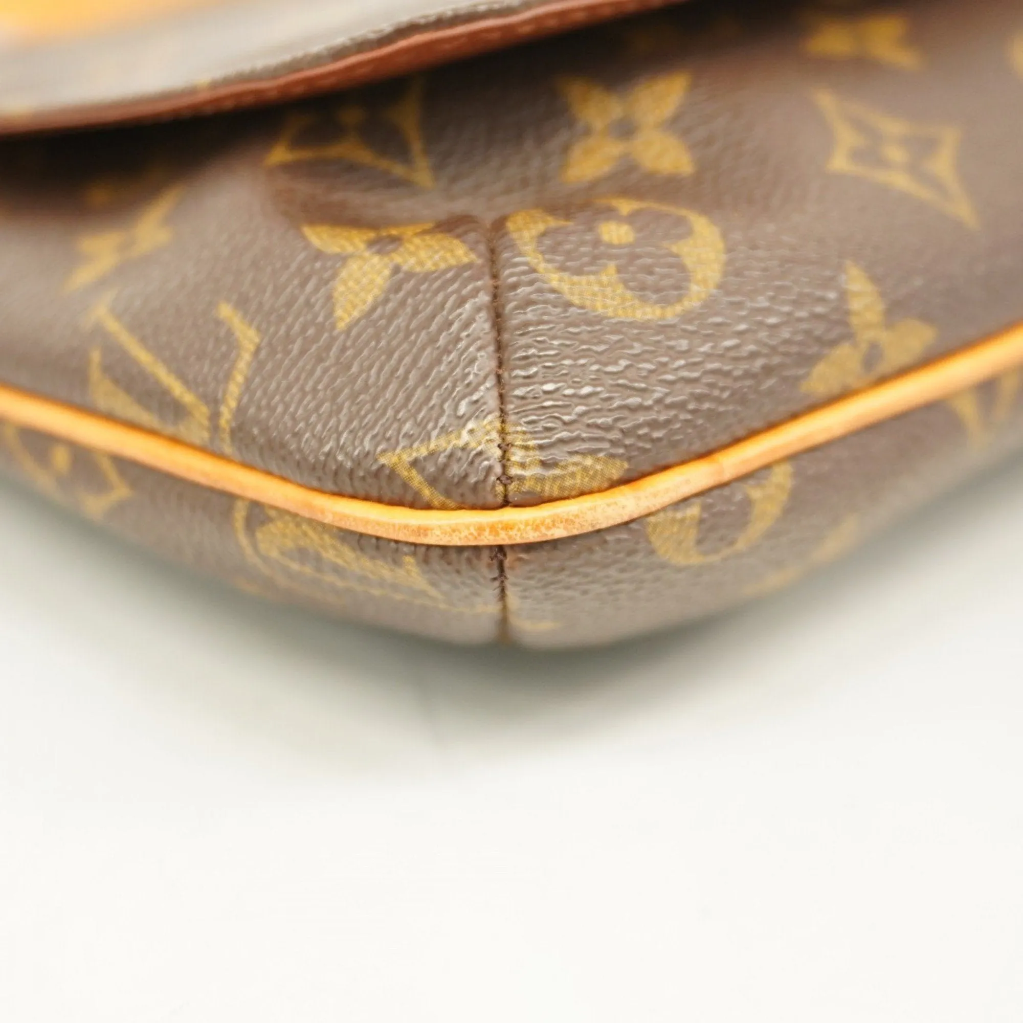 Louis Vuitton Shoulder Bag (Pre-Owned)