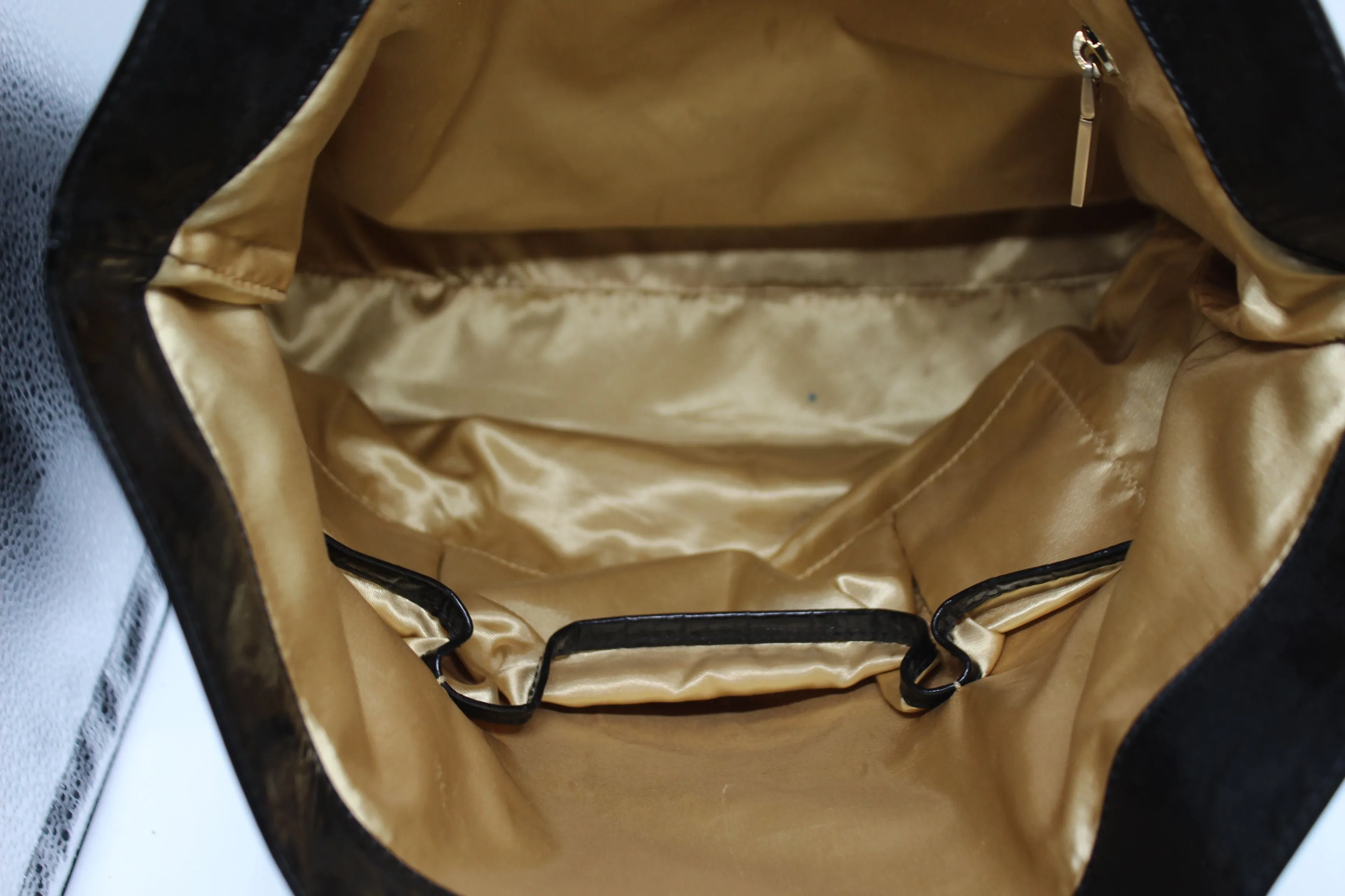 PATENT LEATHER SHOULDER BAG