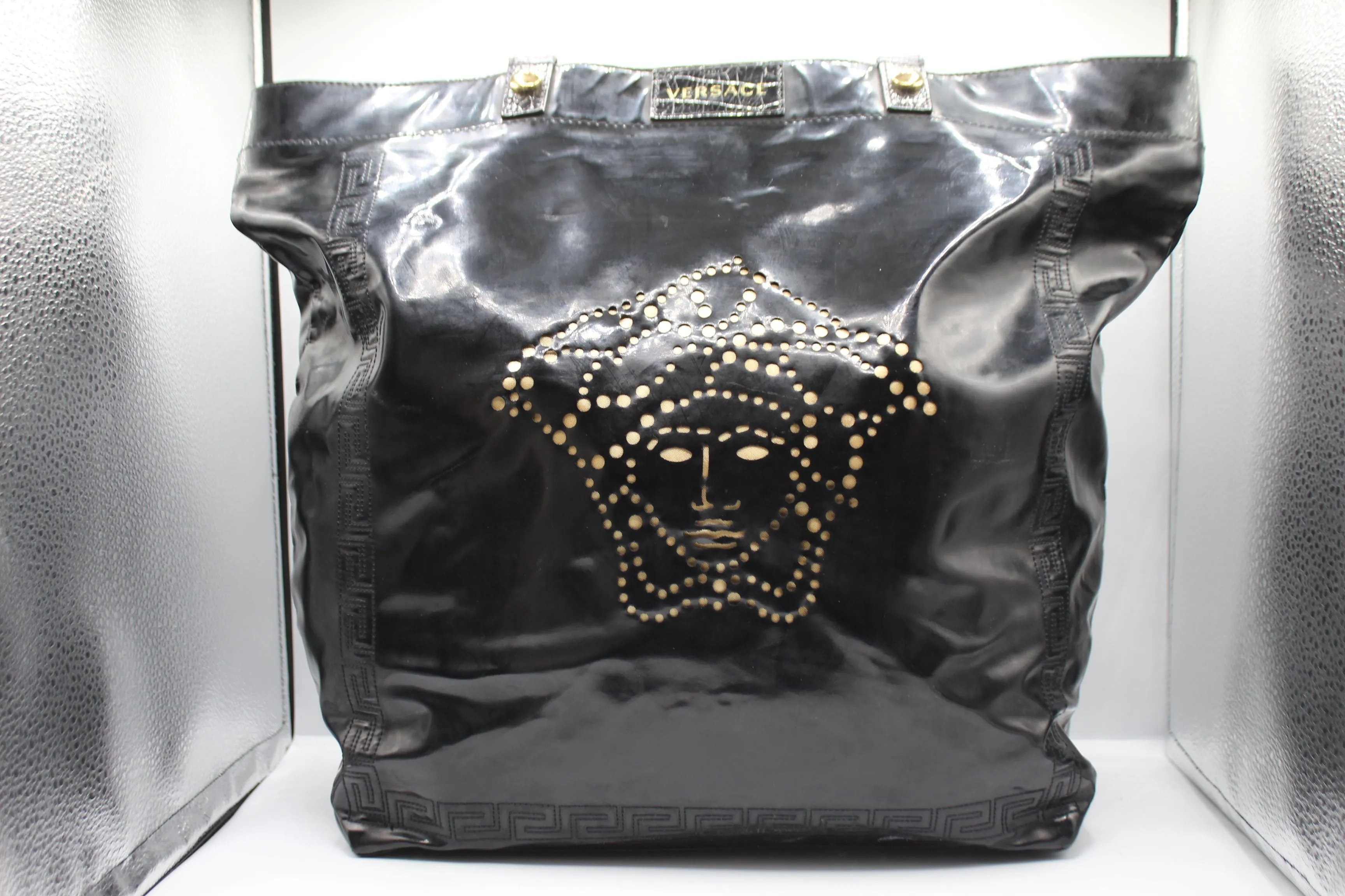 PATENT LEATHER SHOULDER BAG