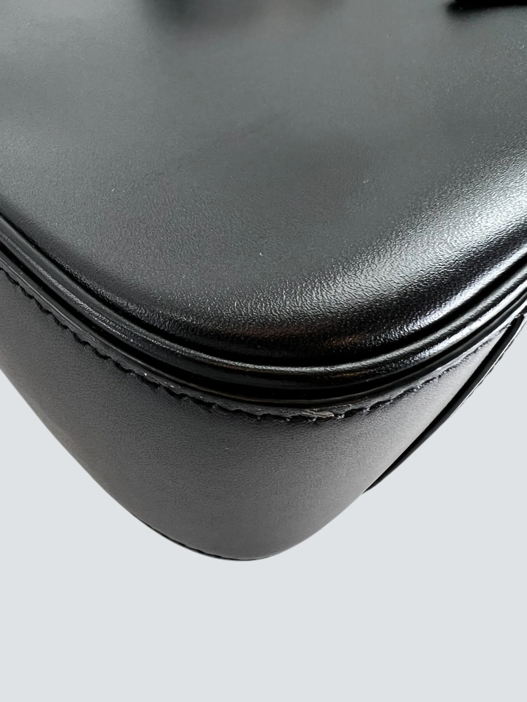 Saint Laurent Black Leather Le 5 A 7 Shoulder Bag