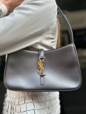 Saint Laurent Black Leather Le 5 A 7 Shoulder Bag
