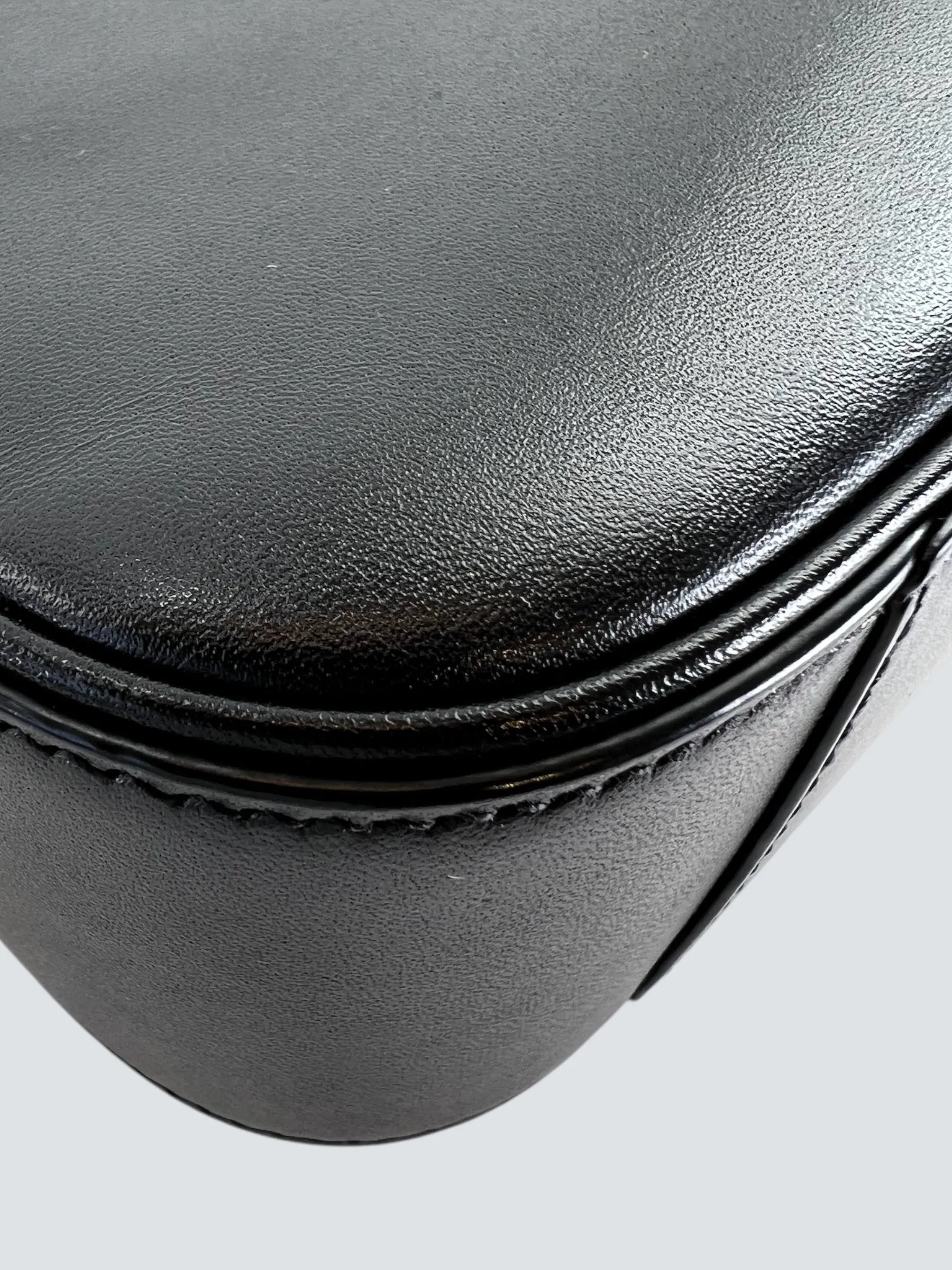 Saint Laurent Black Leather Le 5 A 7 Shoulder Bag