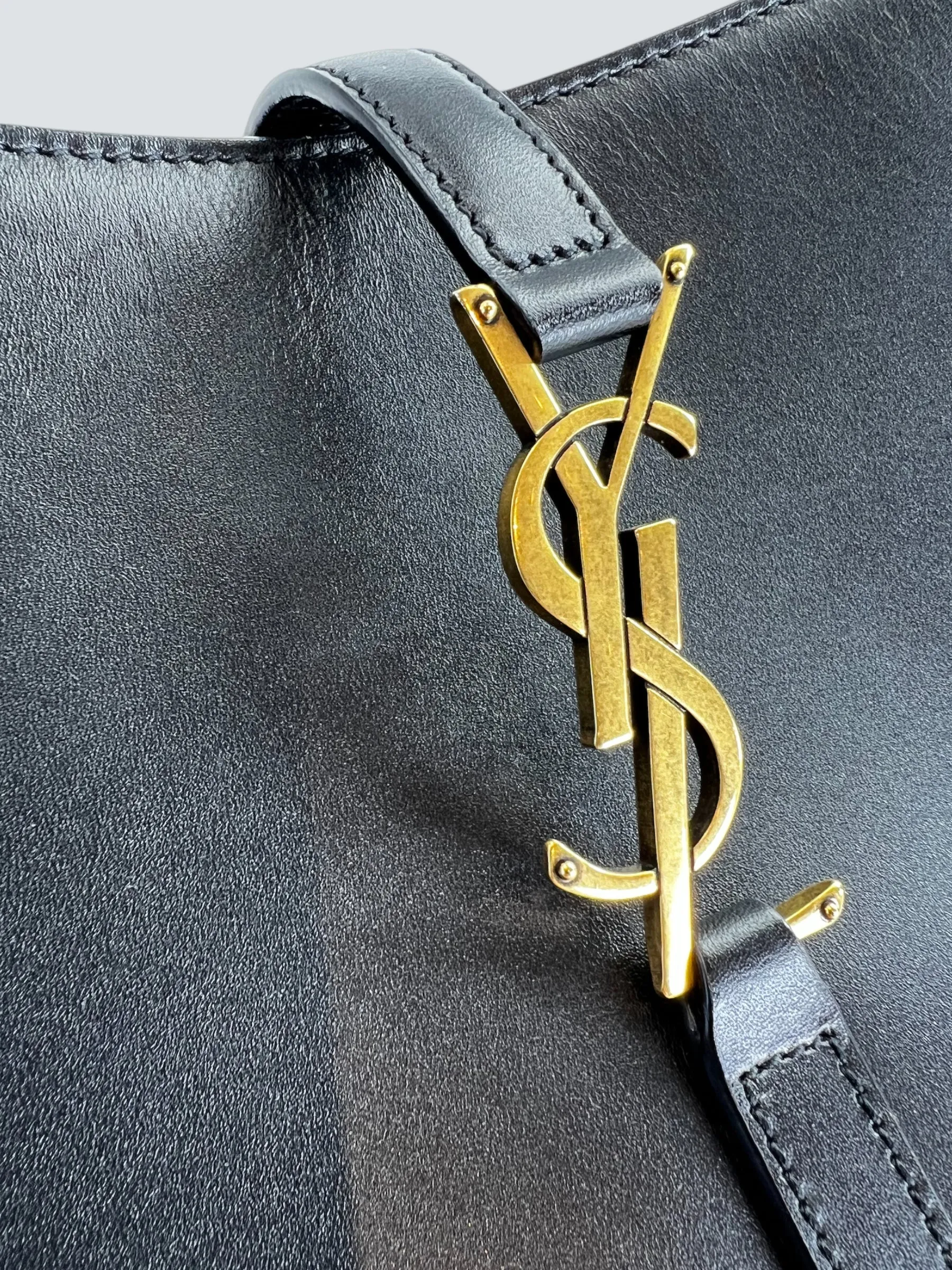Saint Laurent Black Leather Le 5 A 7 Shoulder Bag