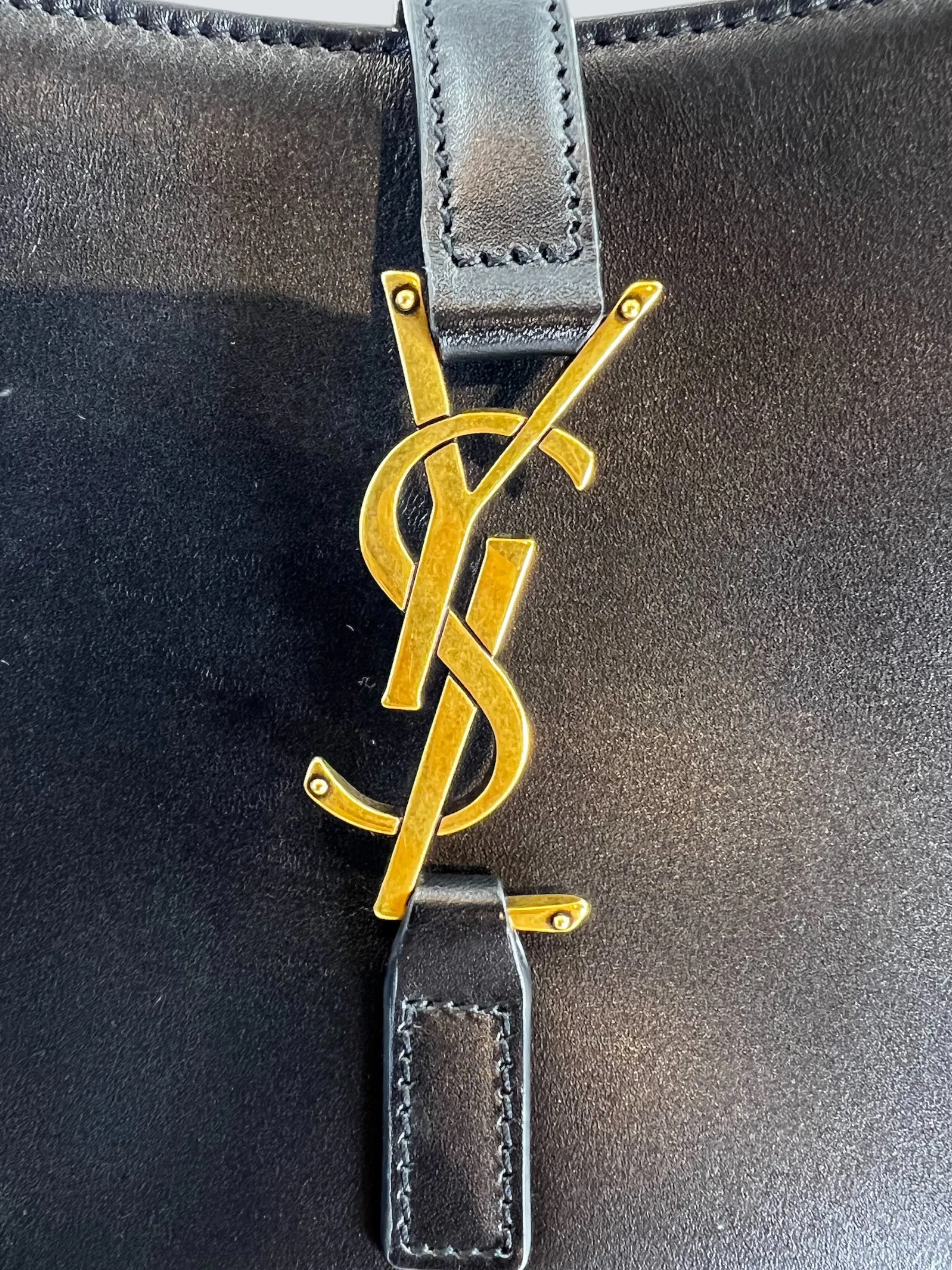Saint Laurent Black Leather Le 5 A 7 Shoulder Bag